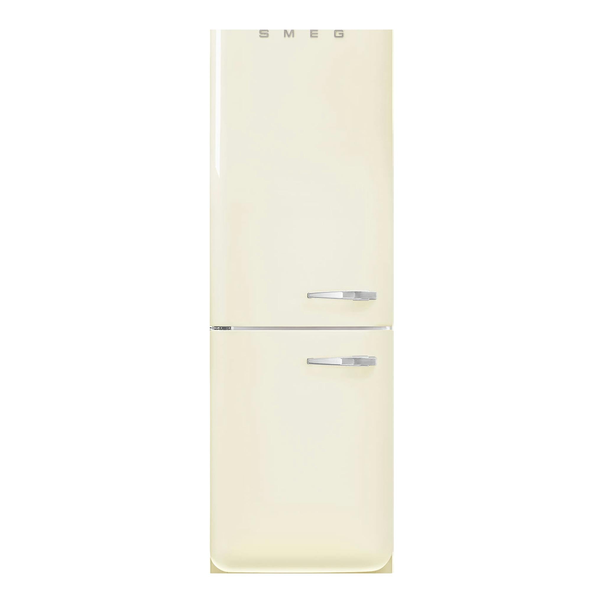 Frigorífico combi Smeg FAB32LCR6 crema, vista frontal, con dos puertas y tiradores cromados.