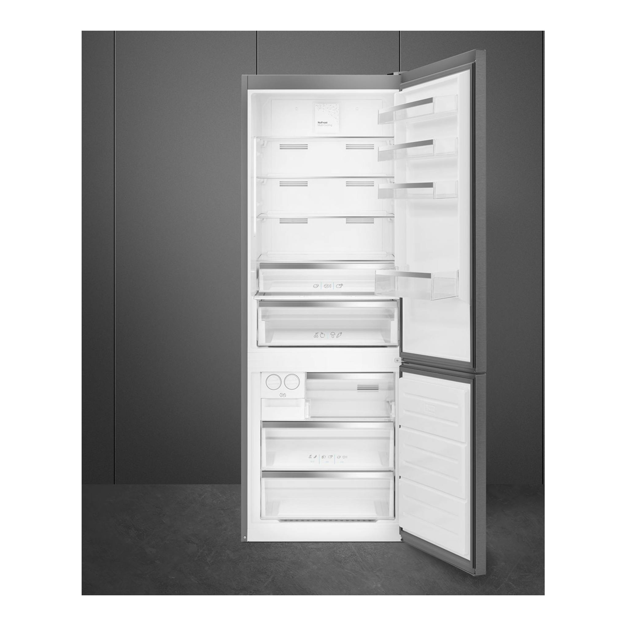 Frigorífico combi Smeg FC48XDNE en inox, visto de frente y con las puertas abiertas.