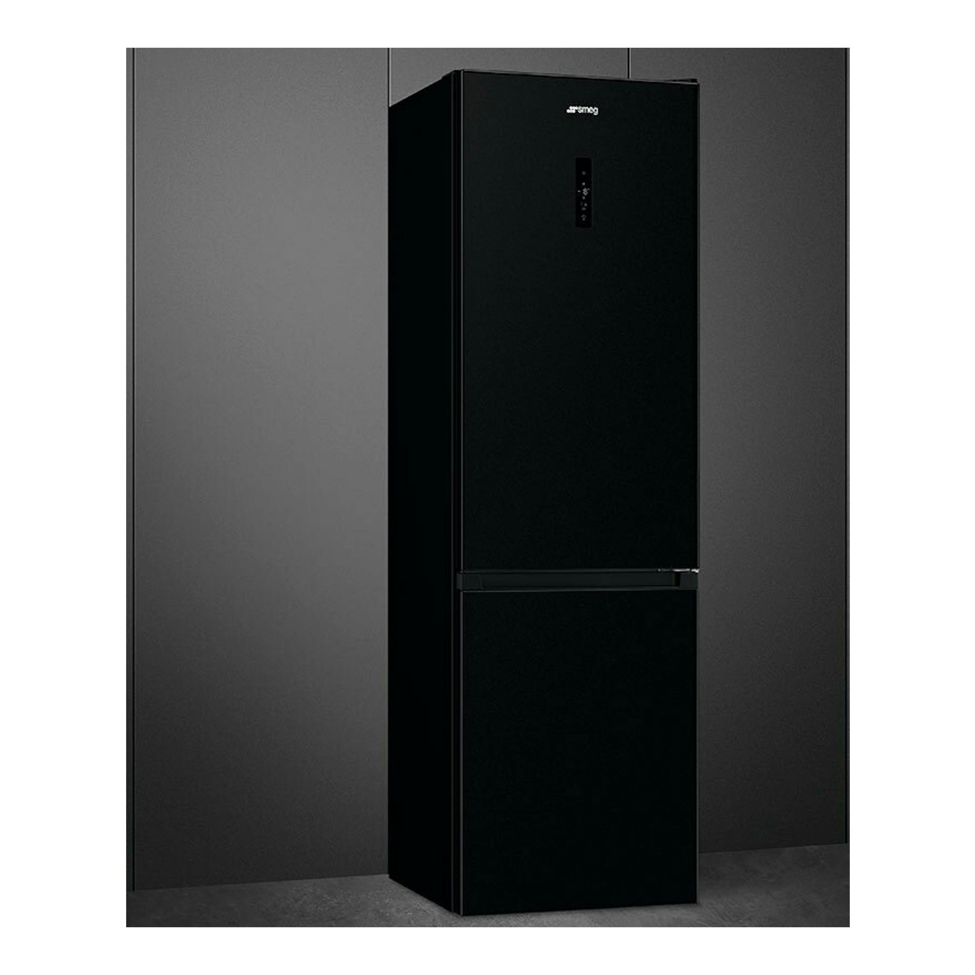 Frigorífico combi Smeg RC20KDND negro, vista frontal, con panel de control en la puerta.