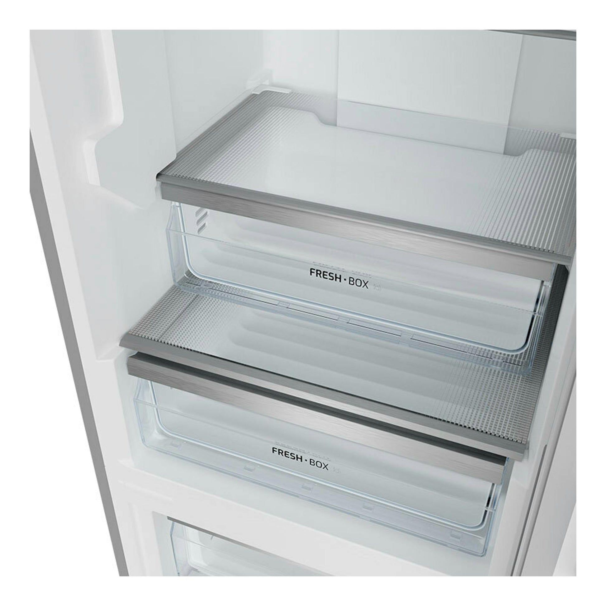 Interior de frigorífico combi Teka RBF44630 blanco, con tres cajones transparentes Fresh Box en vista frontal.