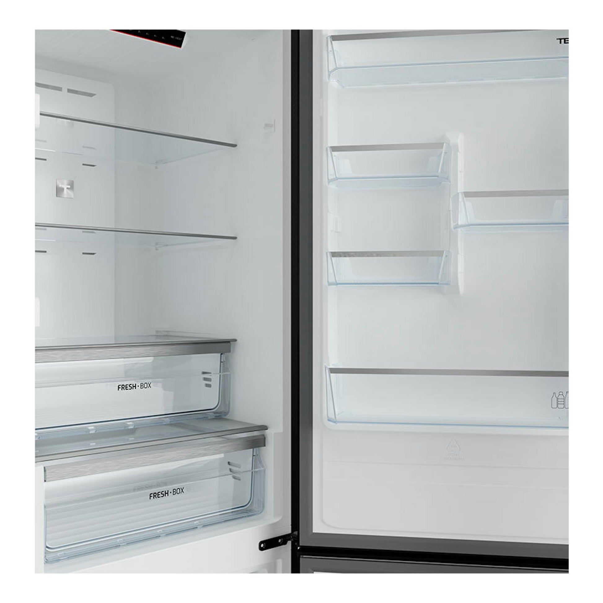 Frigorífico combi Teka RBF44630 negro, interior abierto con estantes y cajones vistos de frente.