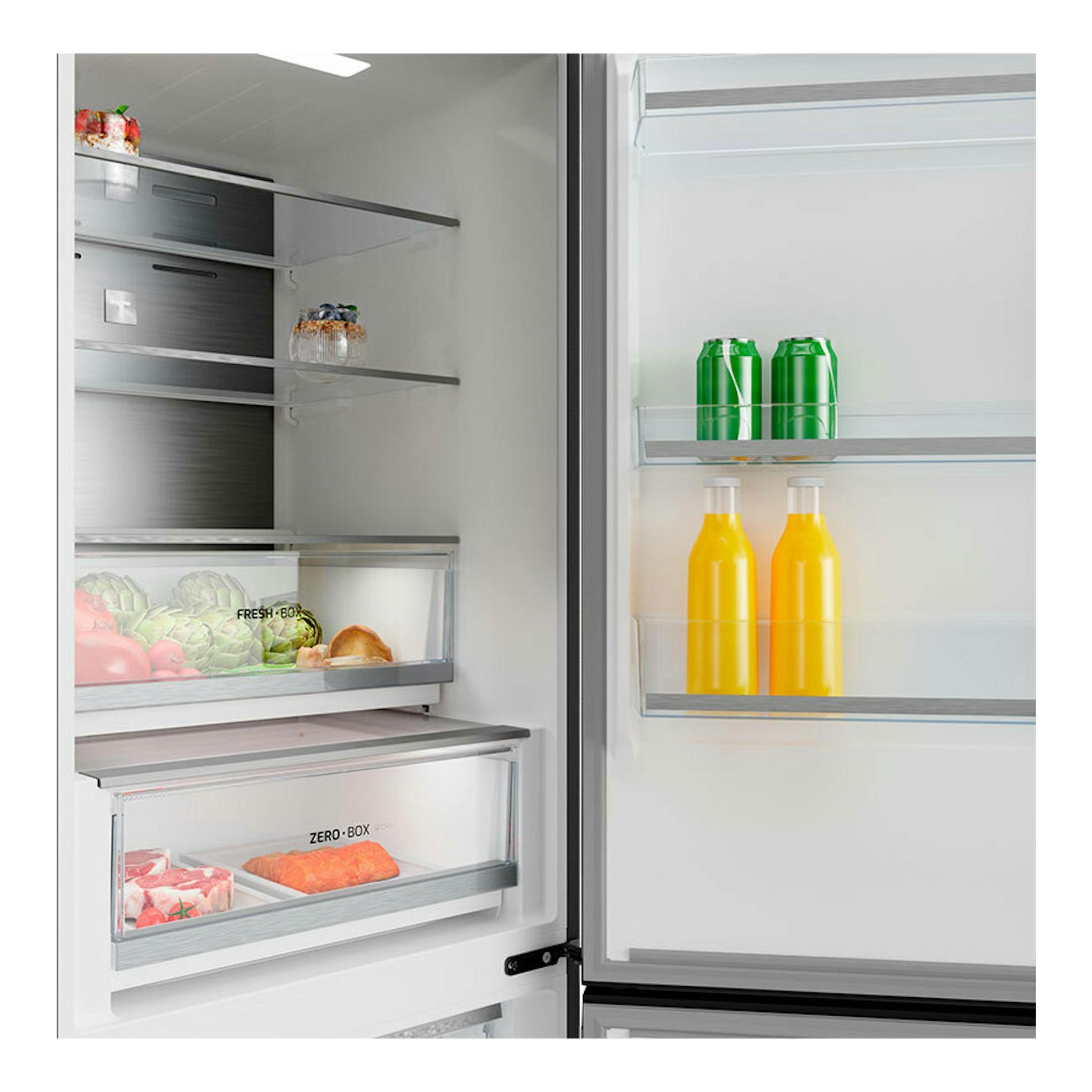 Frigorífico combi Teka RBF84680 Inox abierto, vista frontal del interior con estantes, cajones y botellas.