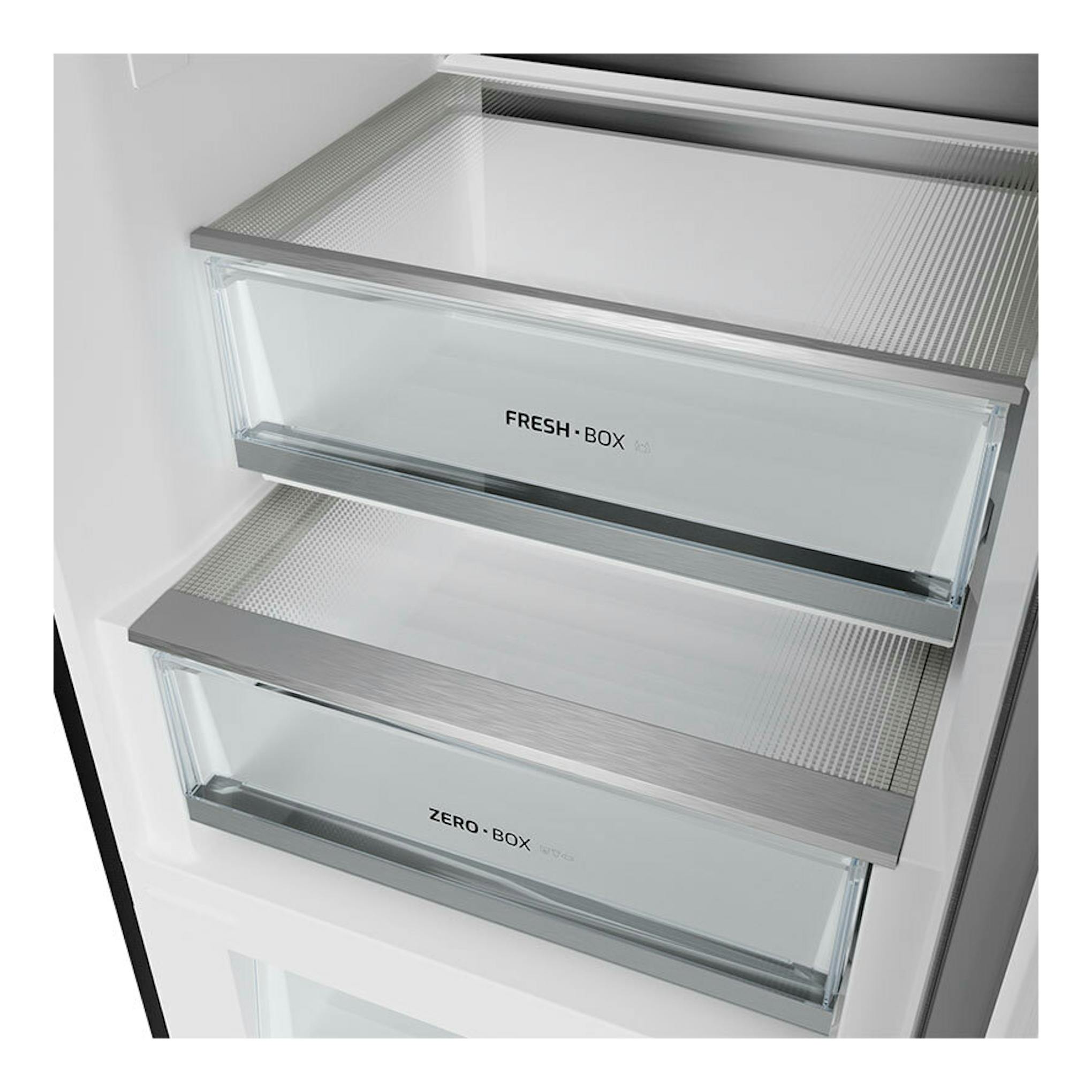 Interior de frigorífico combi inox, vista frontal, con cajones transparentes Fresh Box y Zero Box.