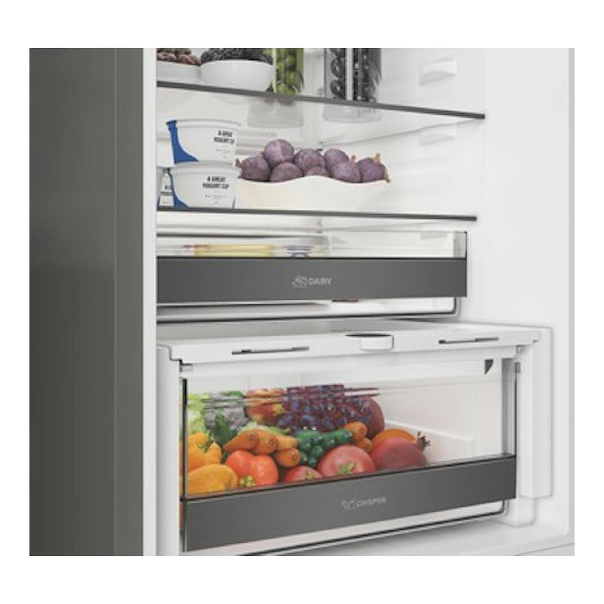 Whirlpool WHK 26413 X6EE, interior de frigorífico combi con cajones transparentes y frutas y verduras.