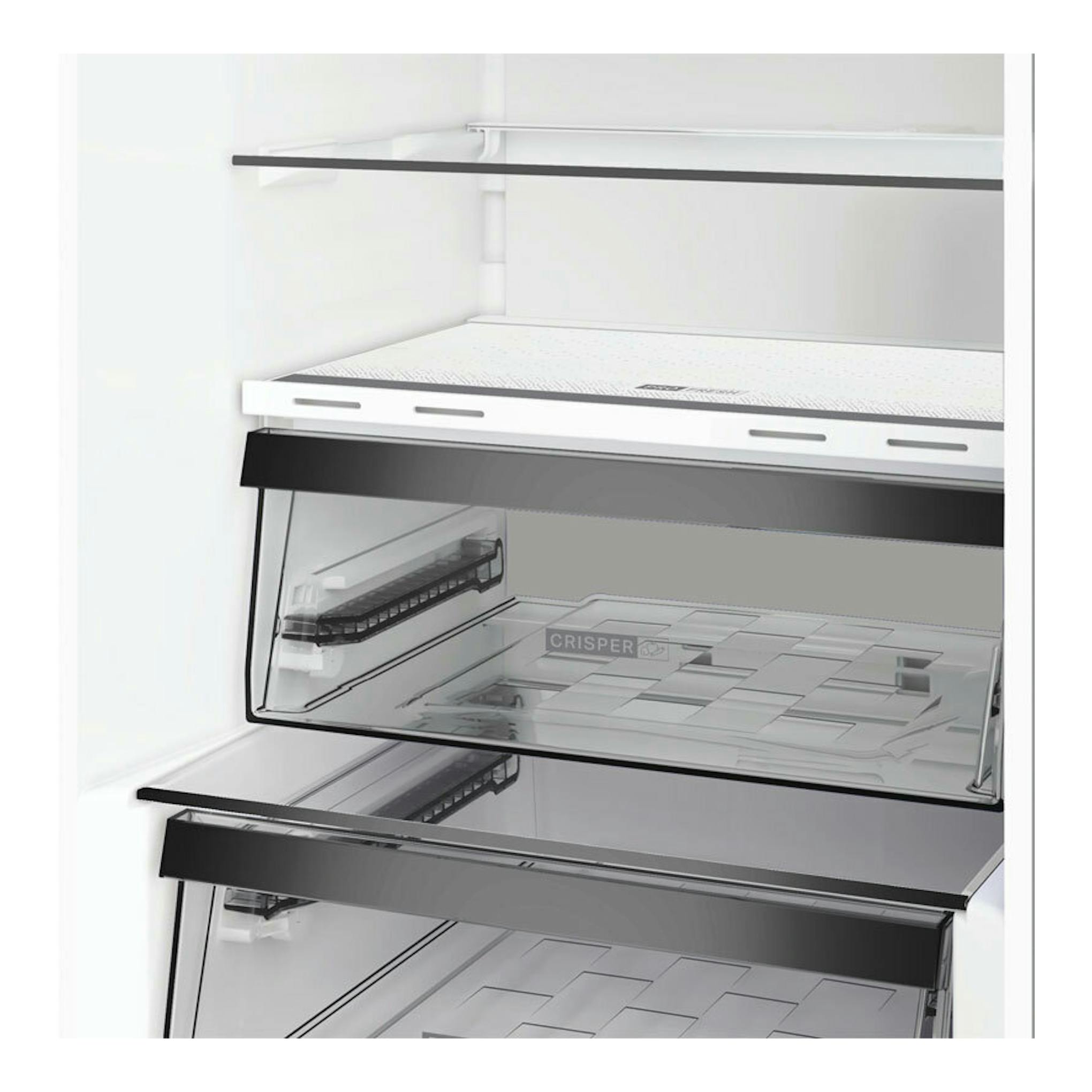 Interior del frigorífico combi Whirlpool WHK26363XP6E, blanco, con cajón crisper y baldas de cristal.