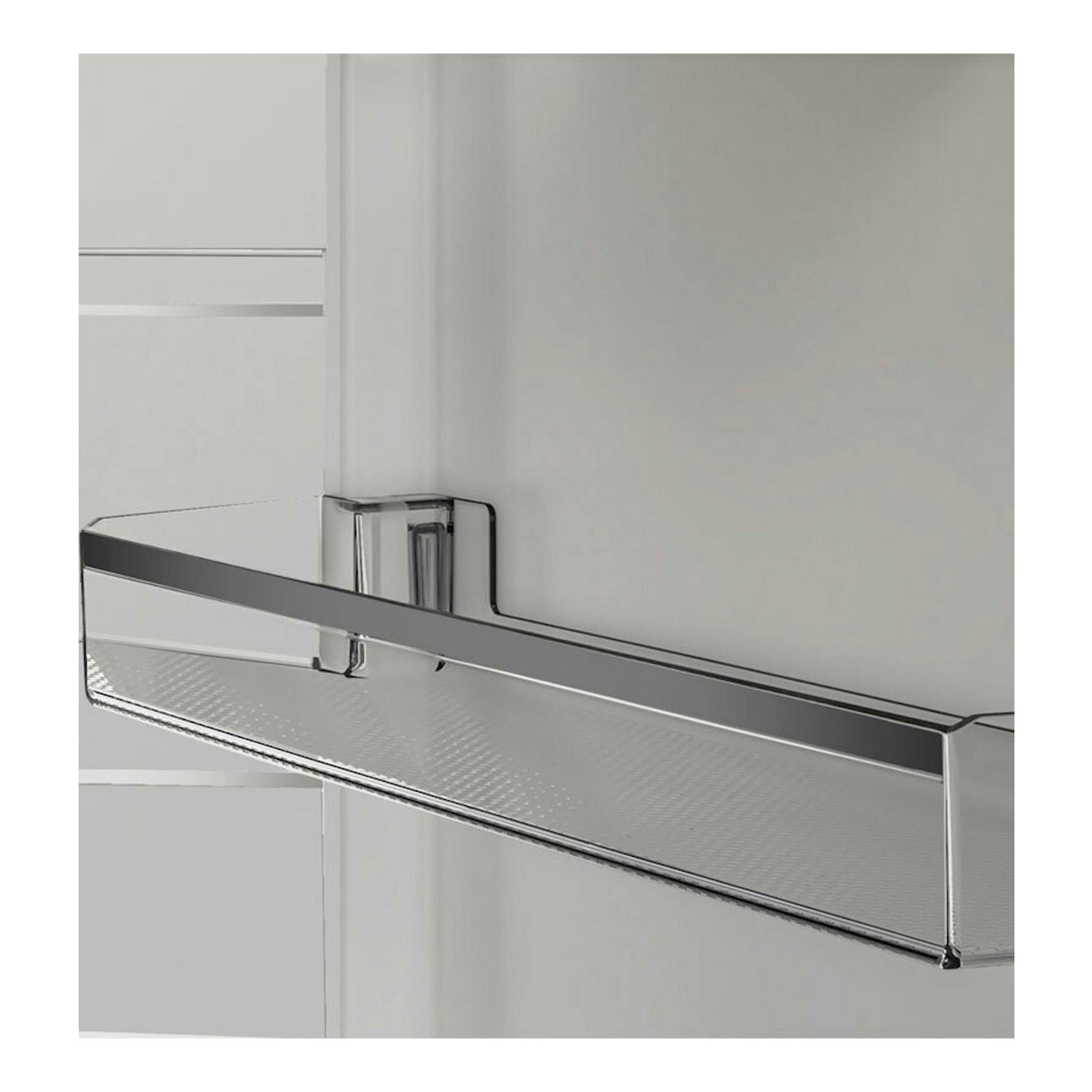 Interior de frigorífico Whirlpool WHK26363XP6E Pearl Inox, estante transparente en primer plano.