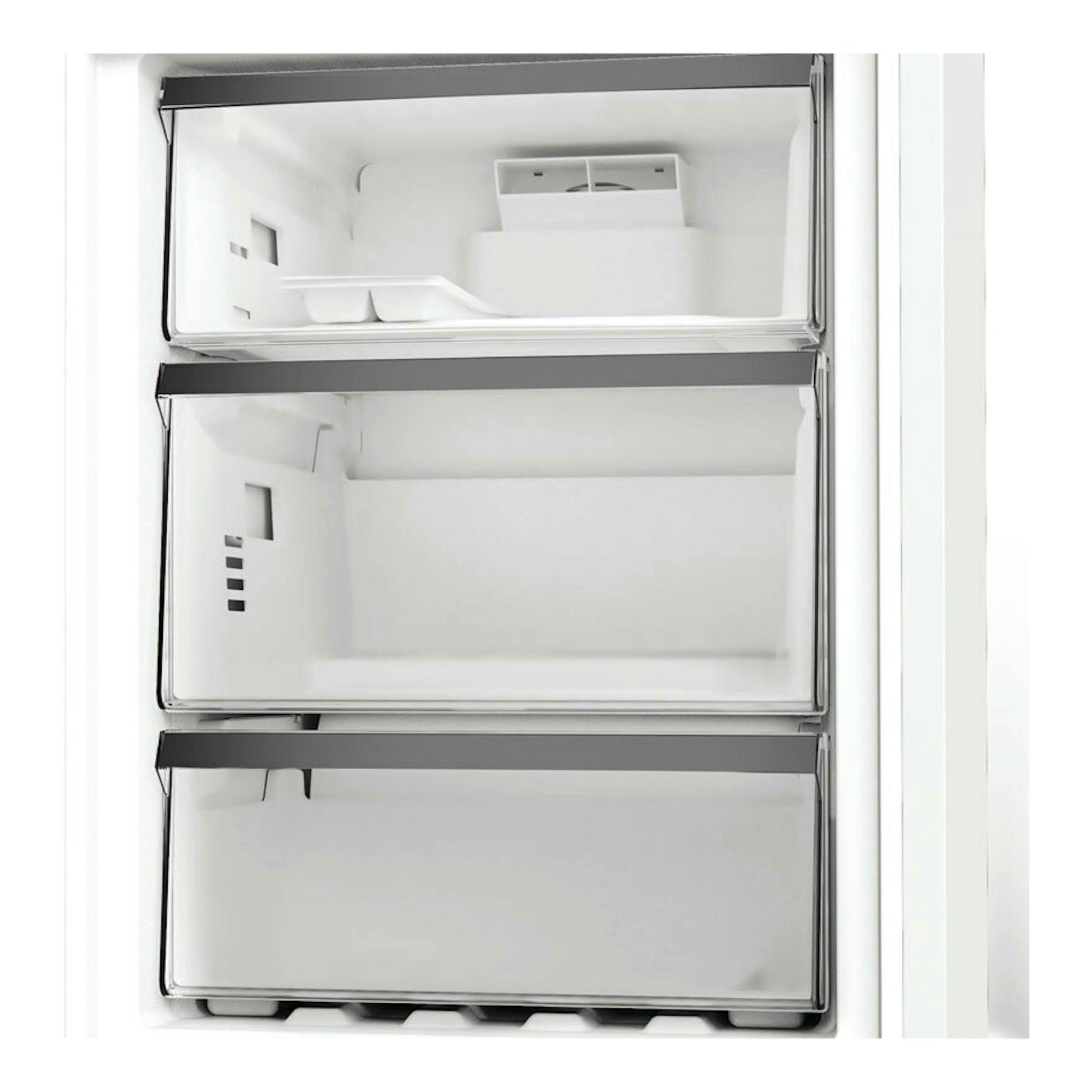 Interior de frigorífico combi Whirlpool WHK26363XP6E en acabado blanco, con cajones abiertos en vista frontal.