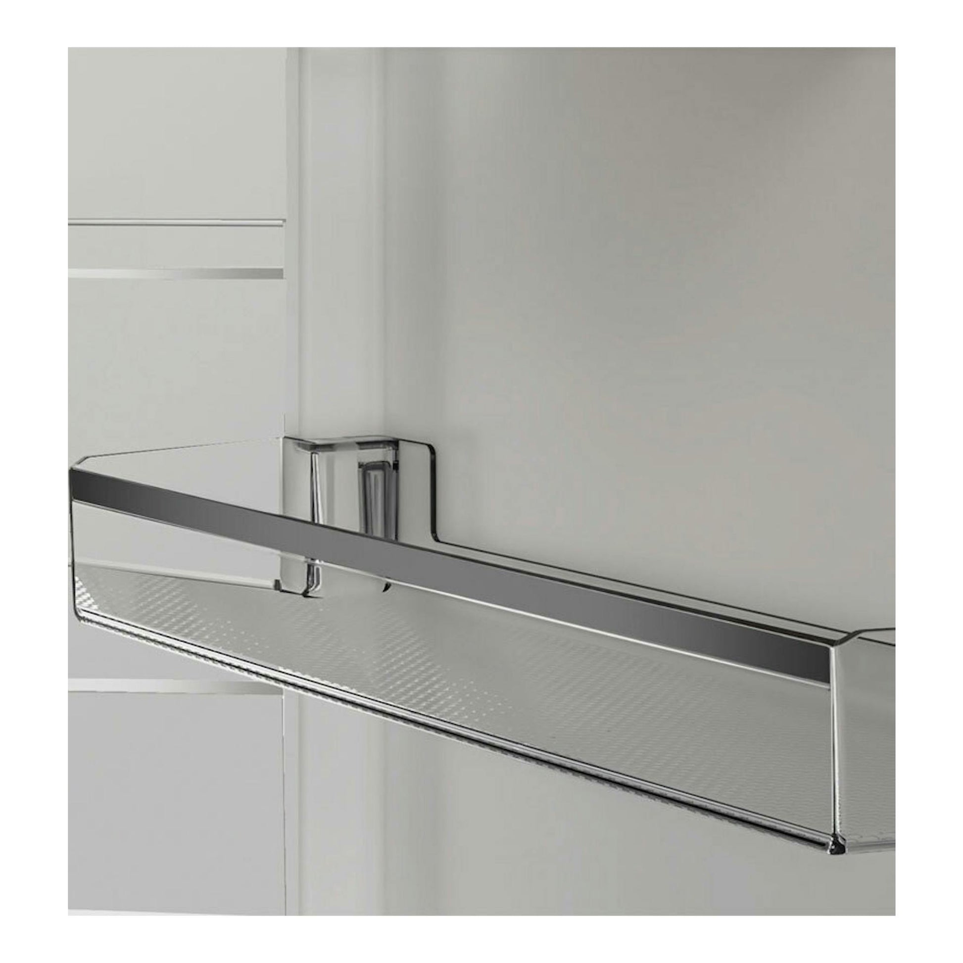 Detalle interior del frigorífico Whirlpool WHK26403XP6E Pearl Inox, balda transparente de la puerta.