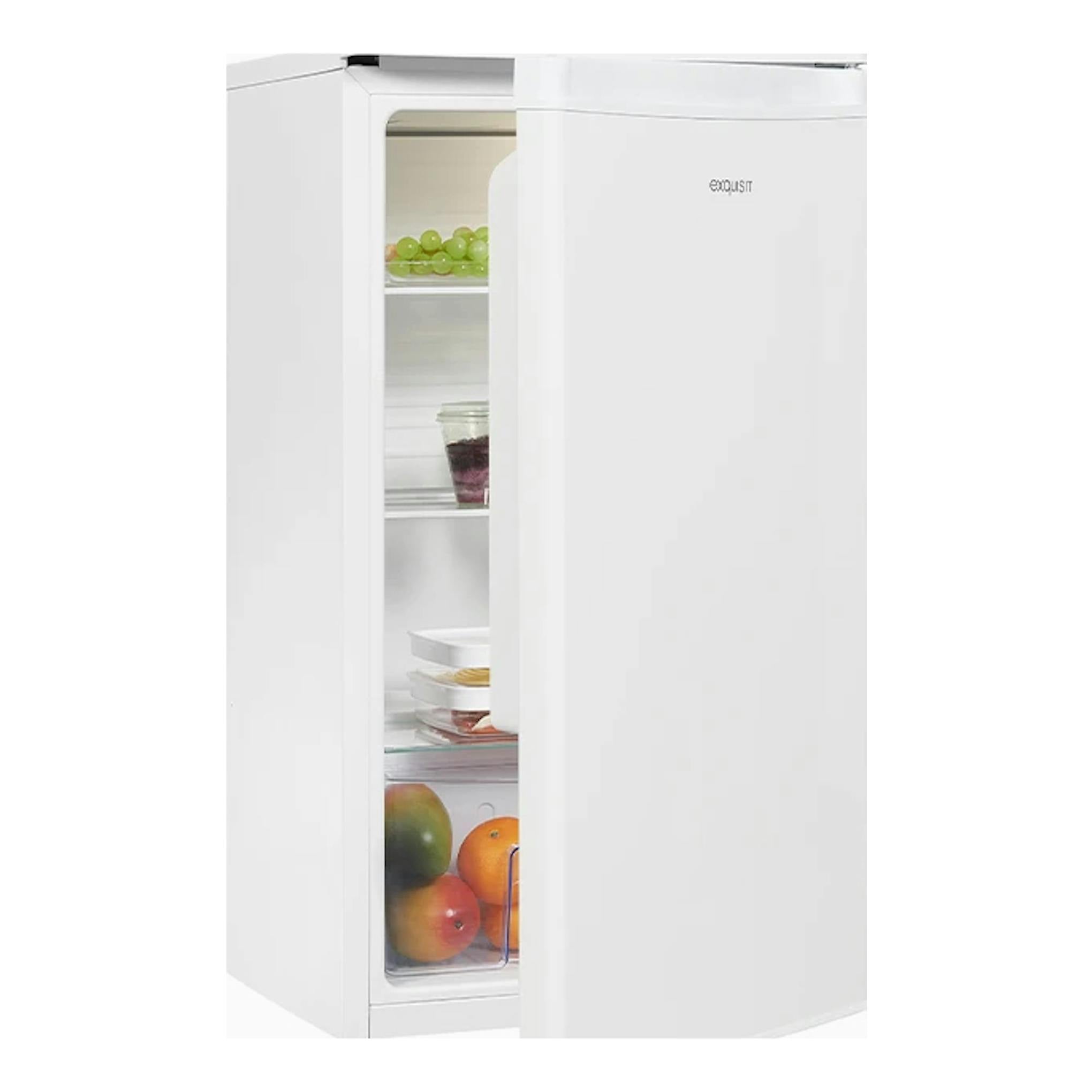 Frigorífico pequeño Exquisit KS85-V-091E blanco, vista frontal en tres cuartos, con la puerta abierta.