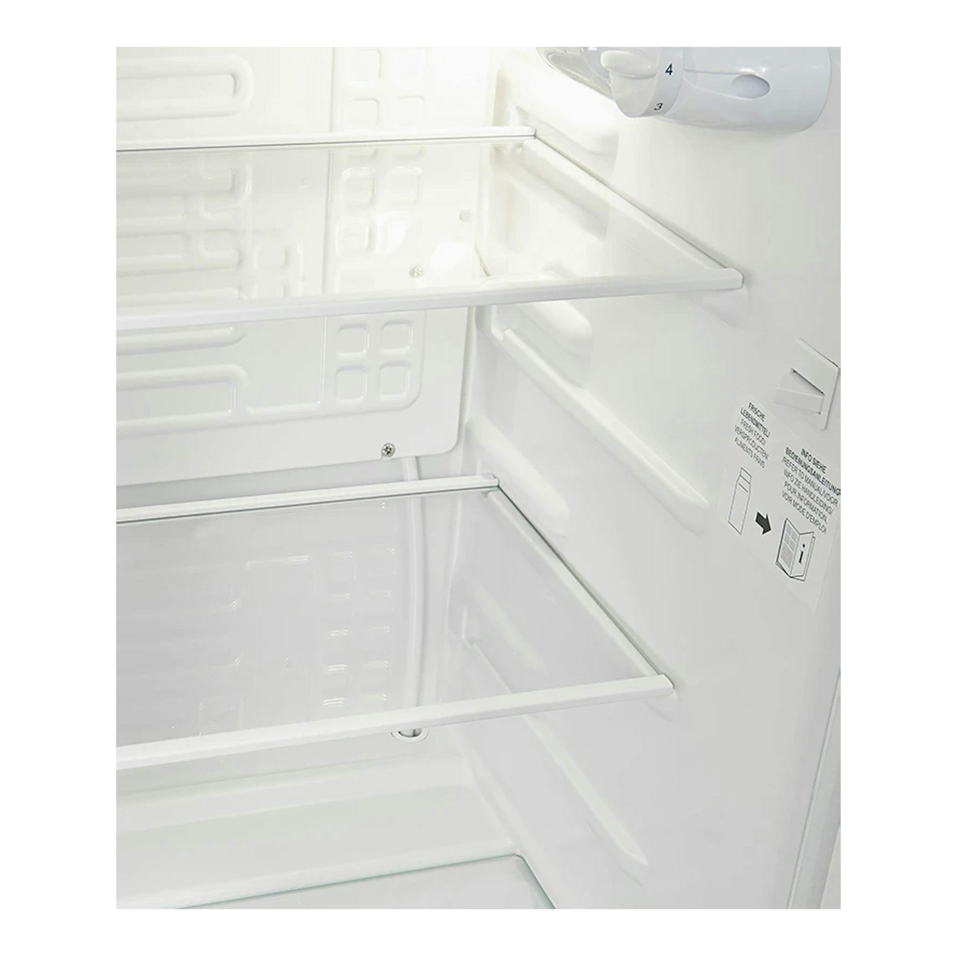Interior de frigorífico blanco Exquisit KS85-V-091E, con baldas de cristal y mando de temperatura.