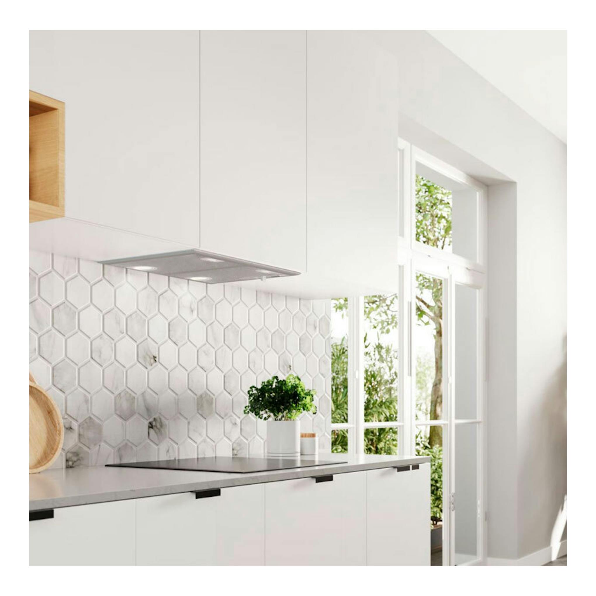 Grupo filtrante Balay 3BF255NG en acero inoxidable, vista frontal bajo mueble de cocina.