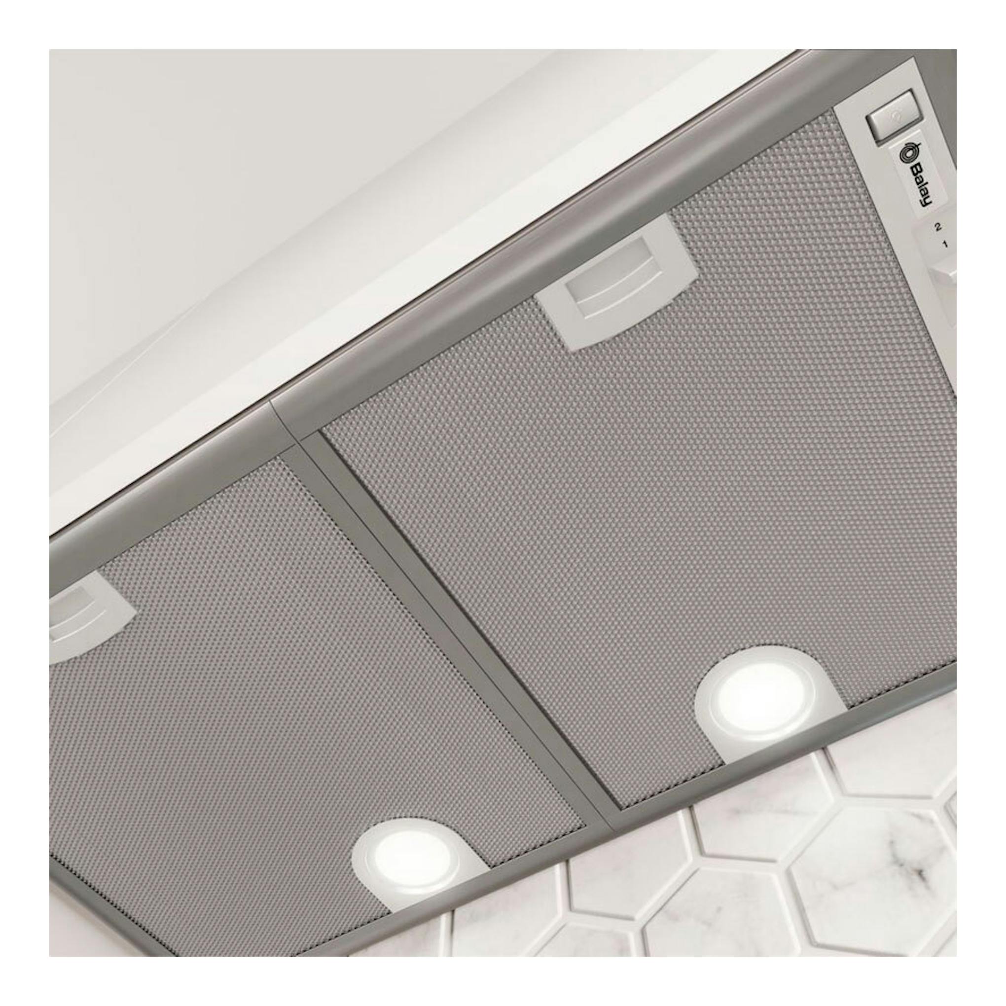 Grupo filtrante Balay 3BF276NG inox, vista inferior en ángulo, con filtros metálicos y luces integradas.