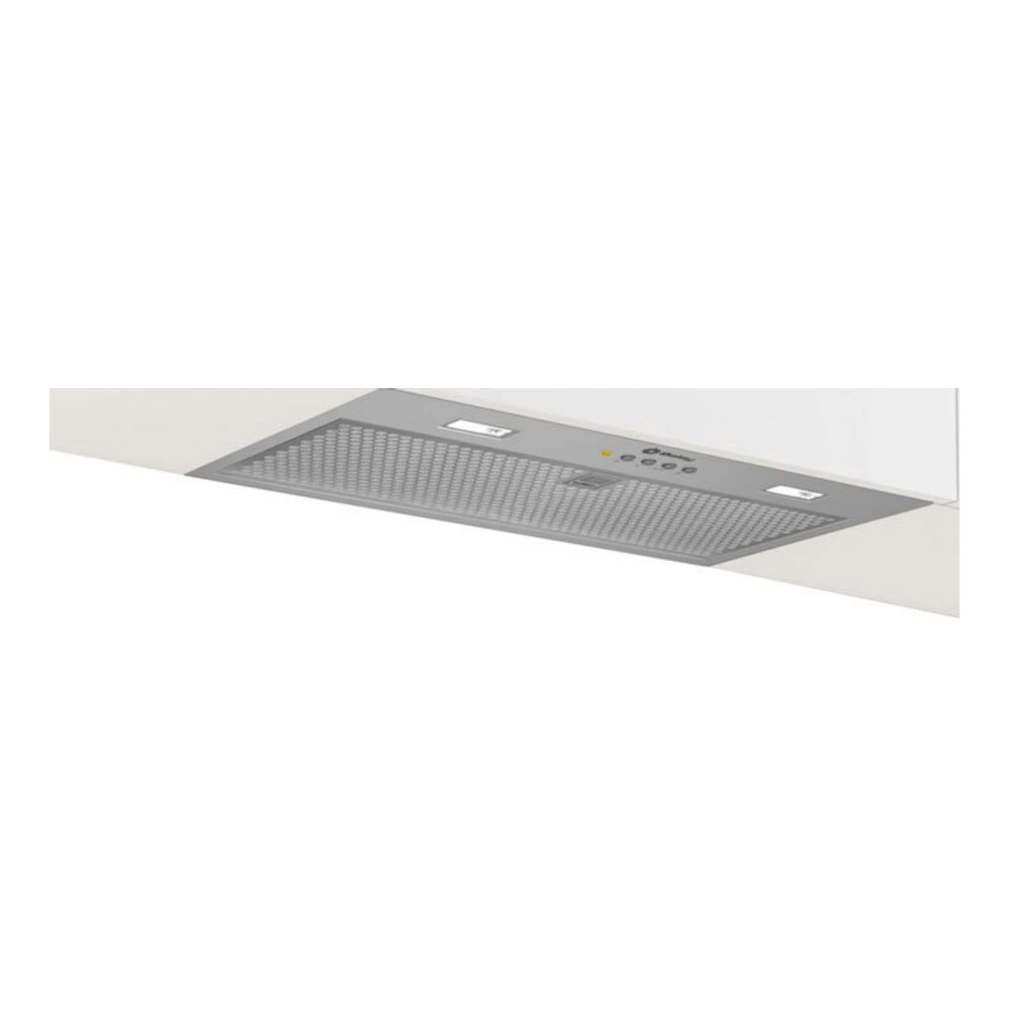 Grupo filtrante Balay 3BF356EX en acero inoxidable, vista inferior empotrada entre muebles de cocina.