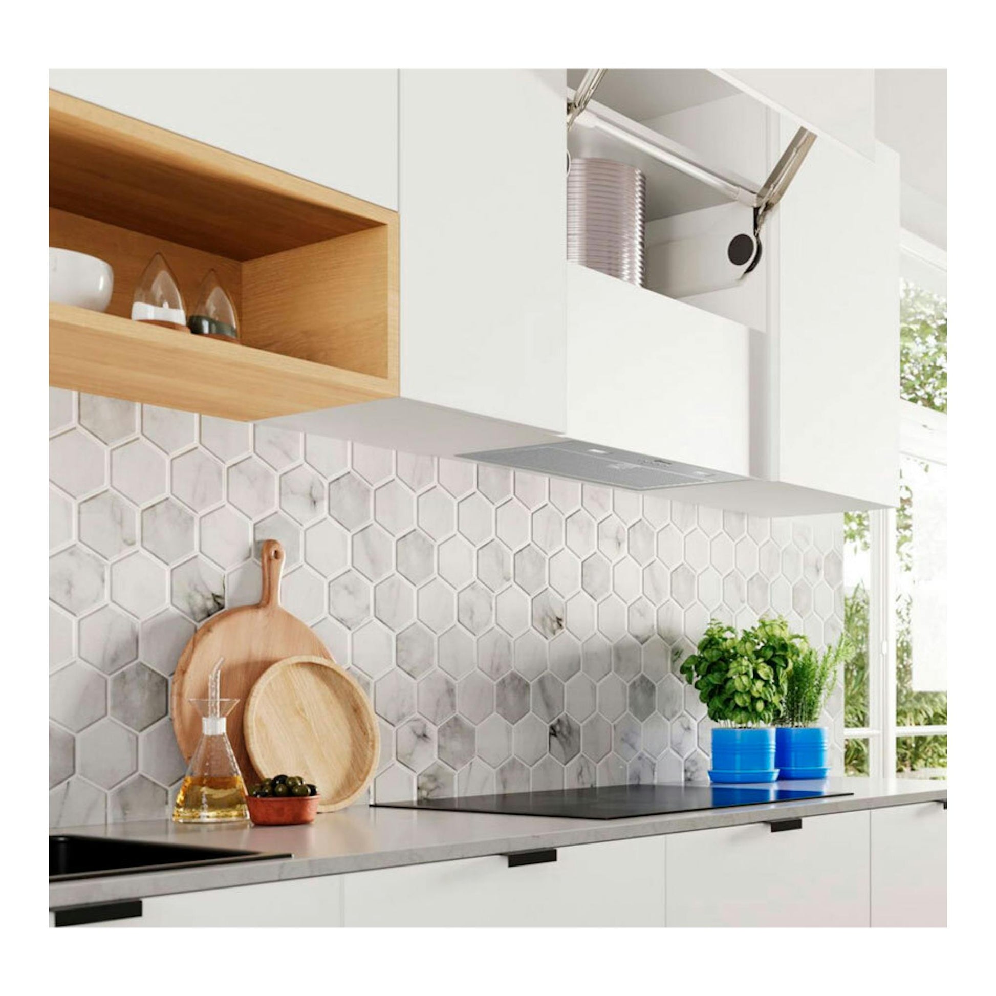 Grupo filtrante Balay 3BF356EX inox, vista frontal bajo mueble en cocina blanca.