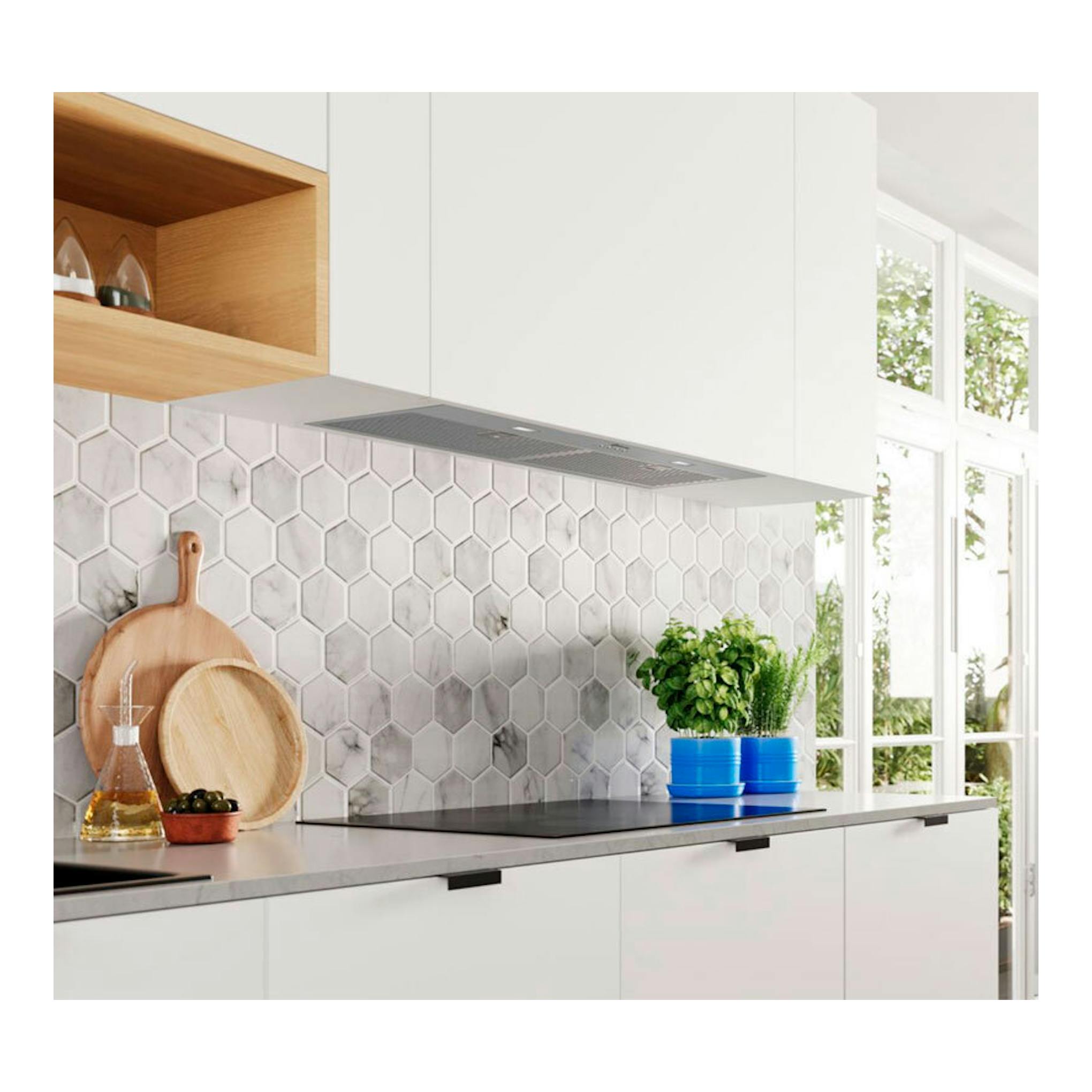 Grupo filtrante Balay 3BF387EX inox de 86 cm, vista frontal bajo mueble de cocina.