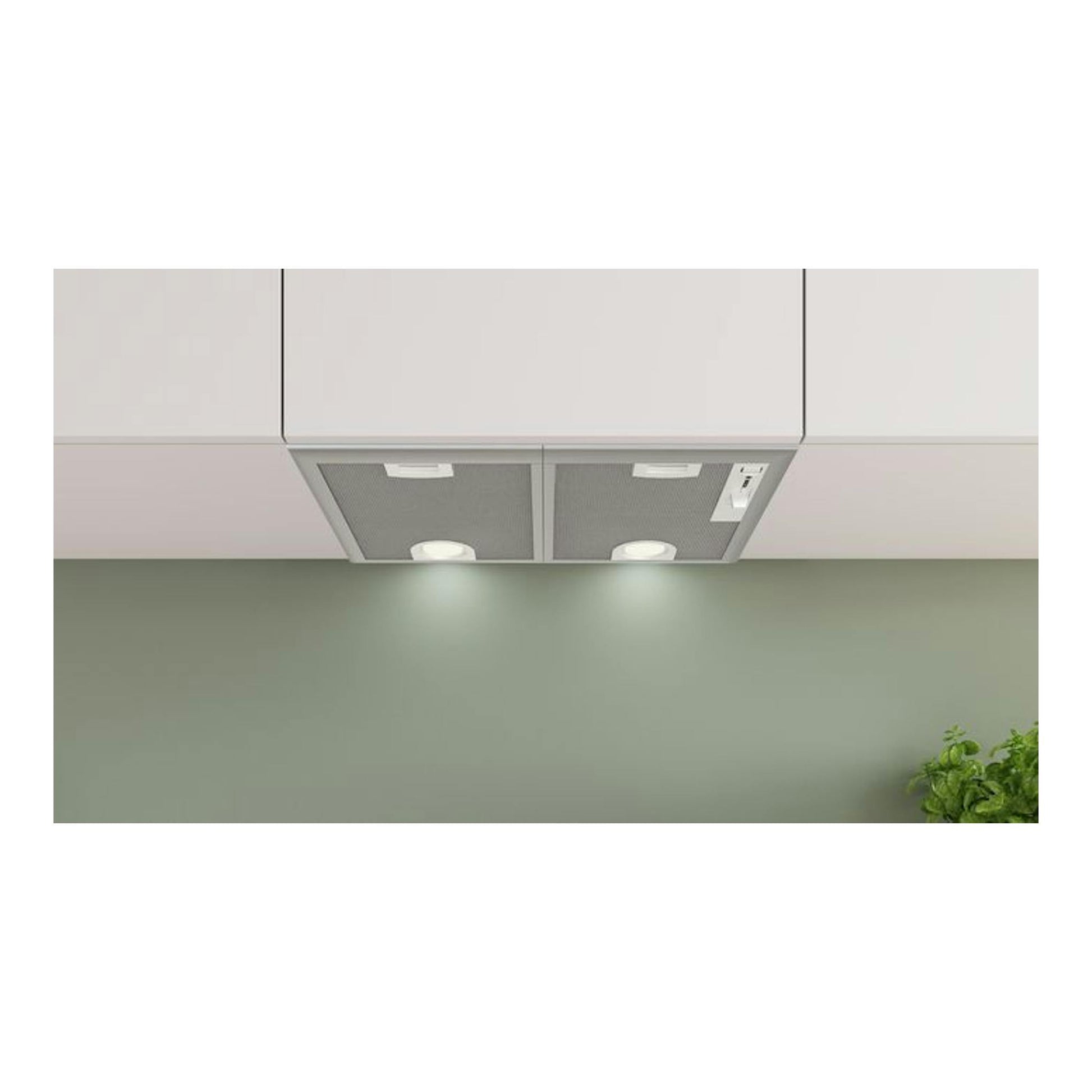Grupo filtrante Bosch DHL555BM gris, vista frontal bajo mueble, con dos luces LED encendidas.