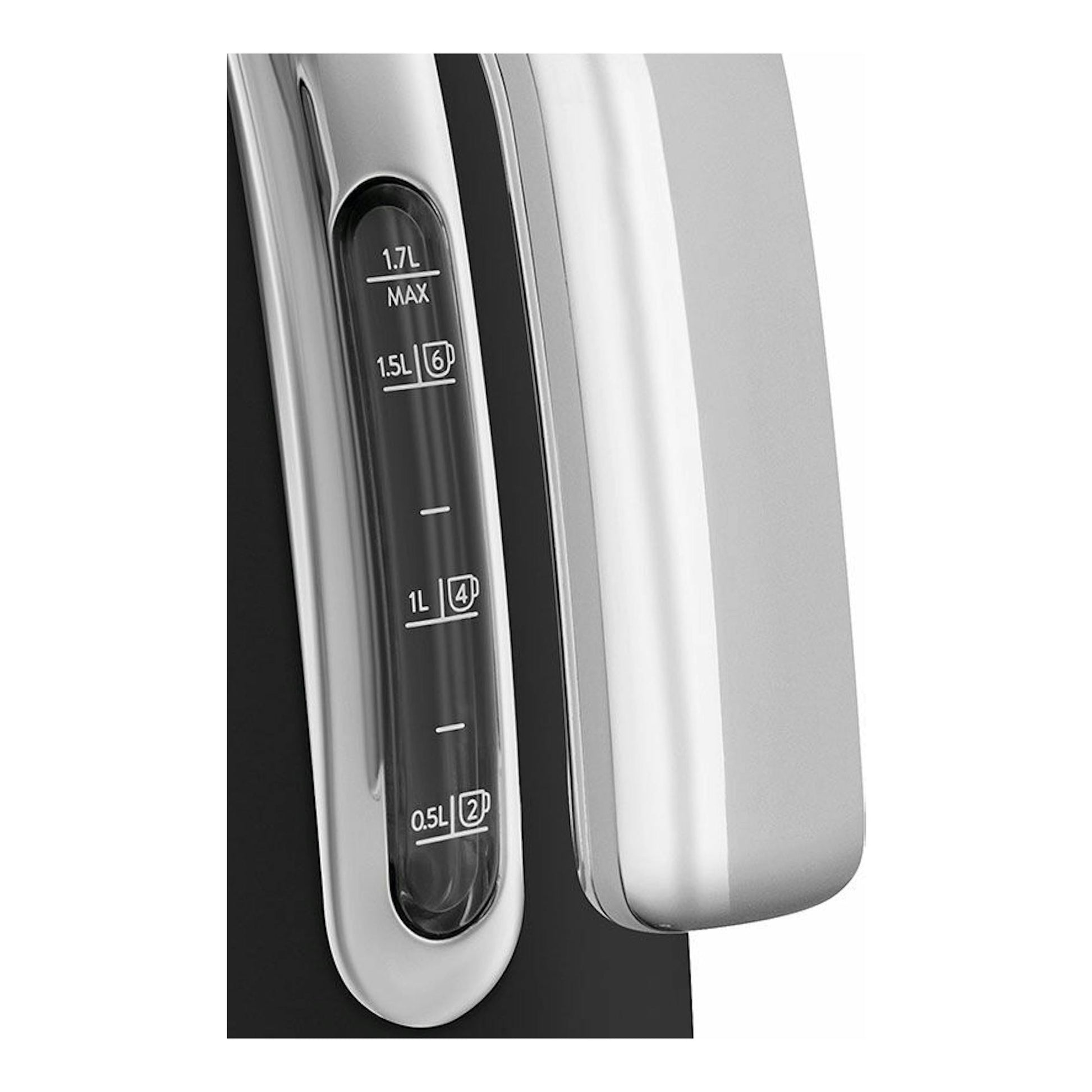 Primer plano del indicador de nivel de un hervidor Smeg KLF03BLMEU negro, con escala de 0,5 a 1,7 L.