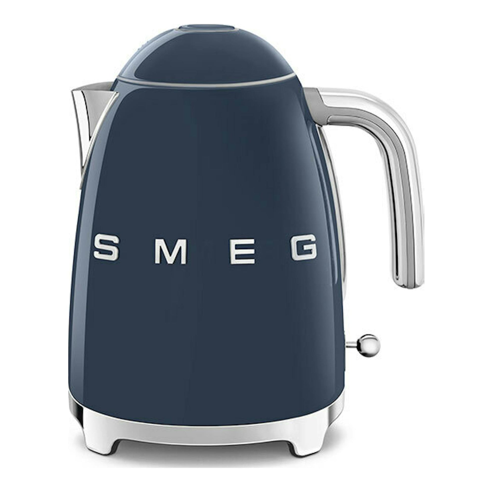 Hervidor Smeg KLF03NBEU azul marino, vista frontal, con asa y base cromadas.