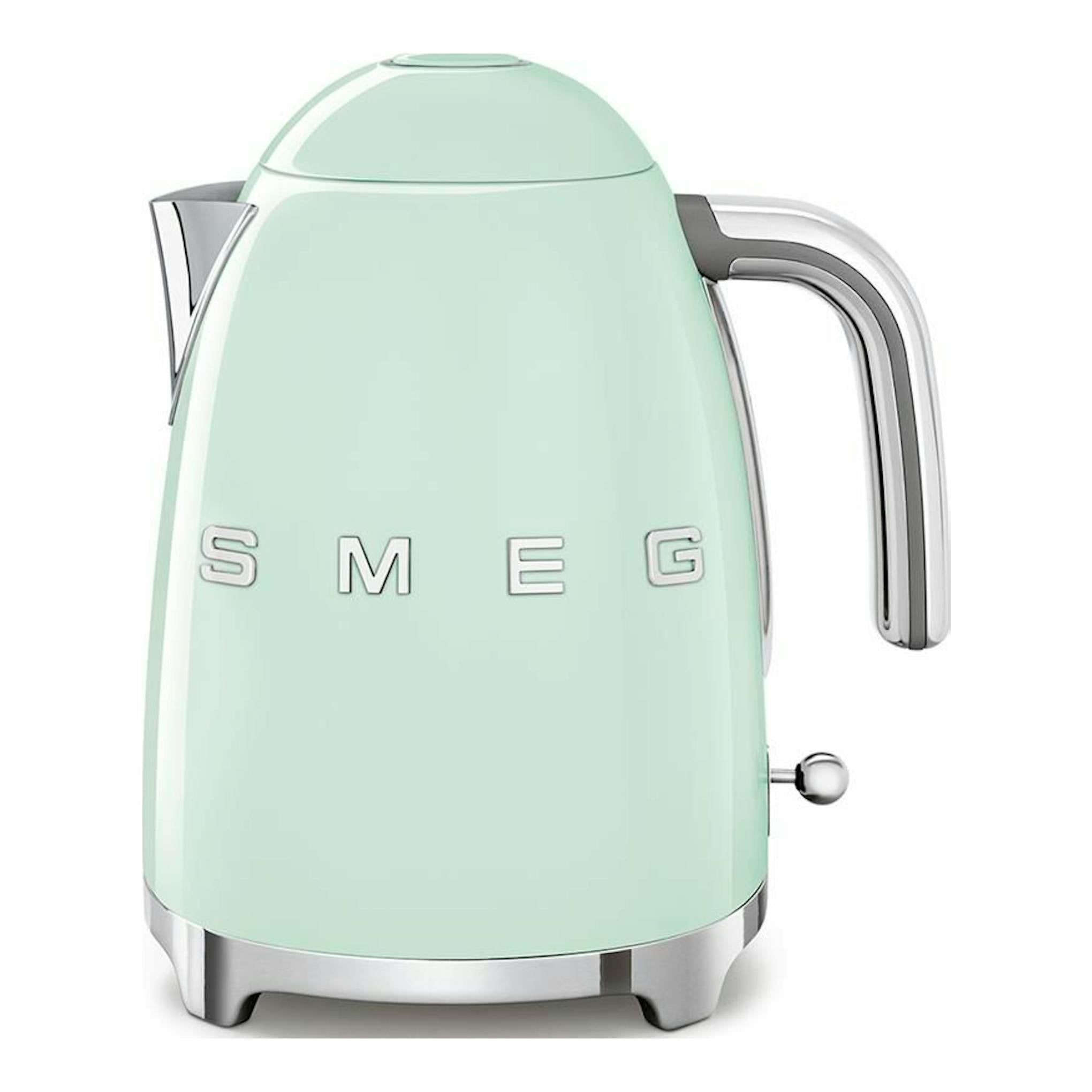 Hervidor Smeg KLF03PGEU verde agua, vista frontal, con detalles cromados.