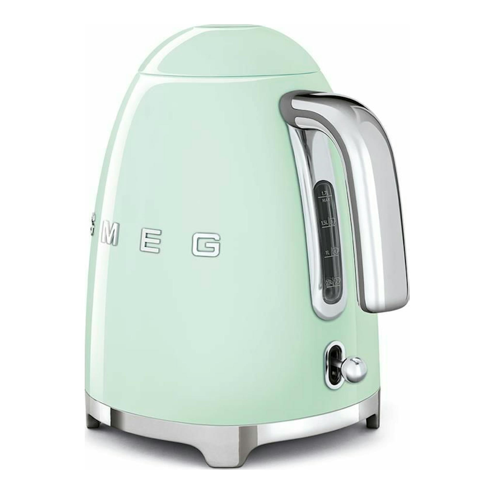 Hervidor Smeg KLF03PGEU verde agua, vista frontal en ángulo, con asa y base plateadas.