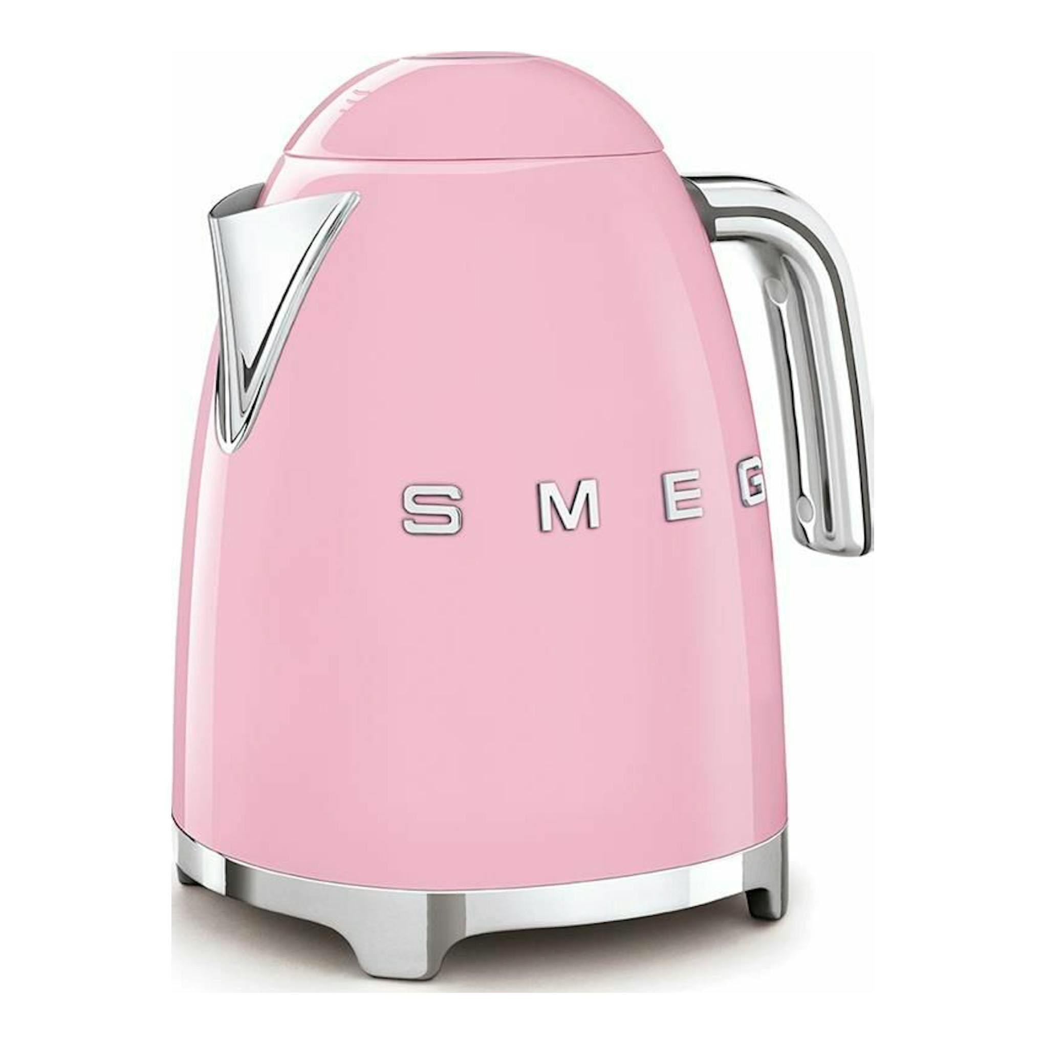 Hervidor Smeg KLF03PKEU rosa, vista frontal, con asa y boquilla cromadas.