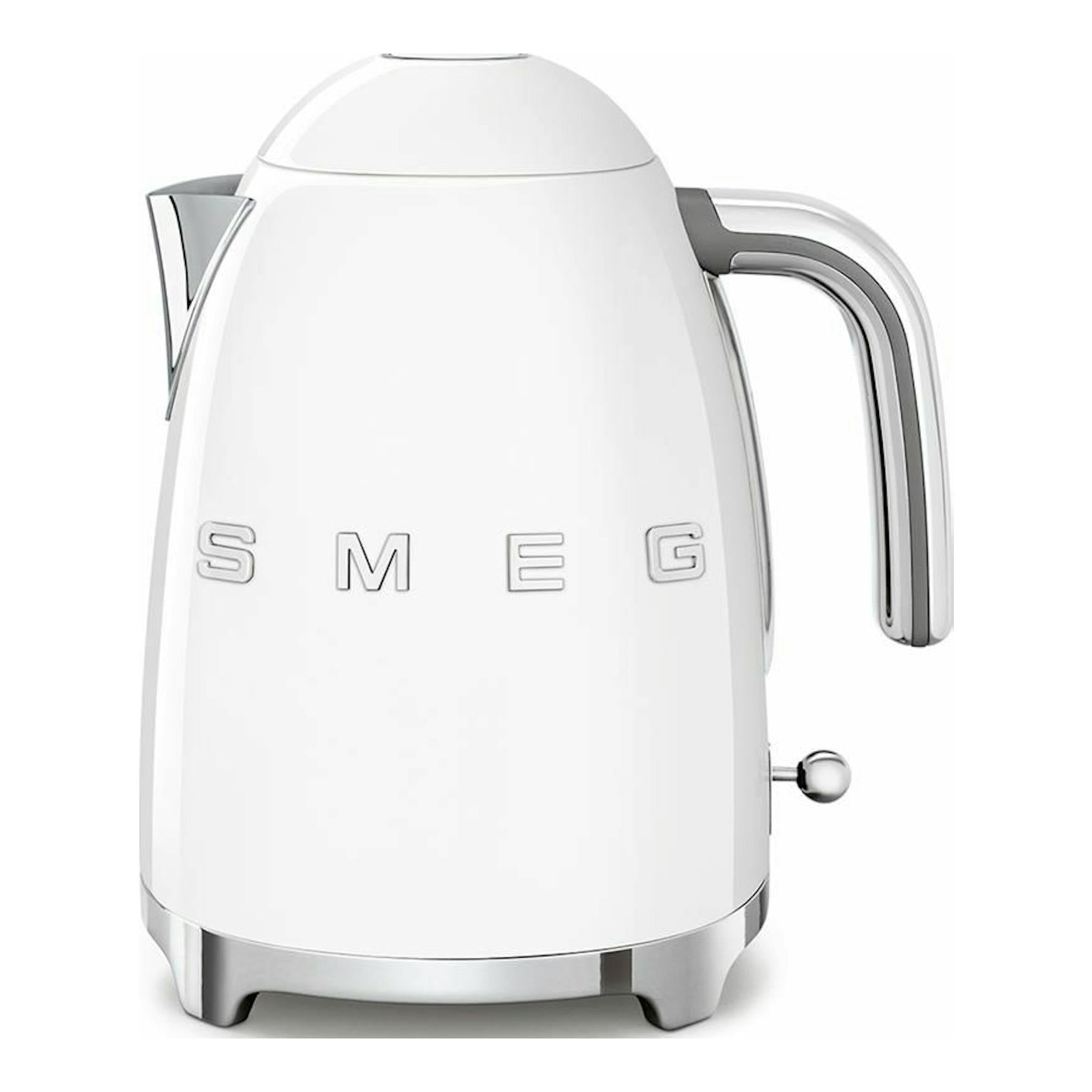 Hervidor Smeg KLF03WHEU blanco, vista frontal, con detalles cromados y asa lateral.