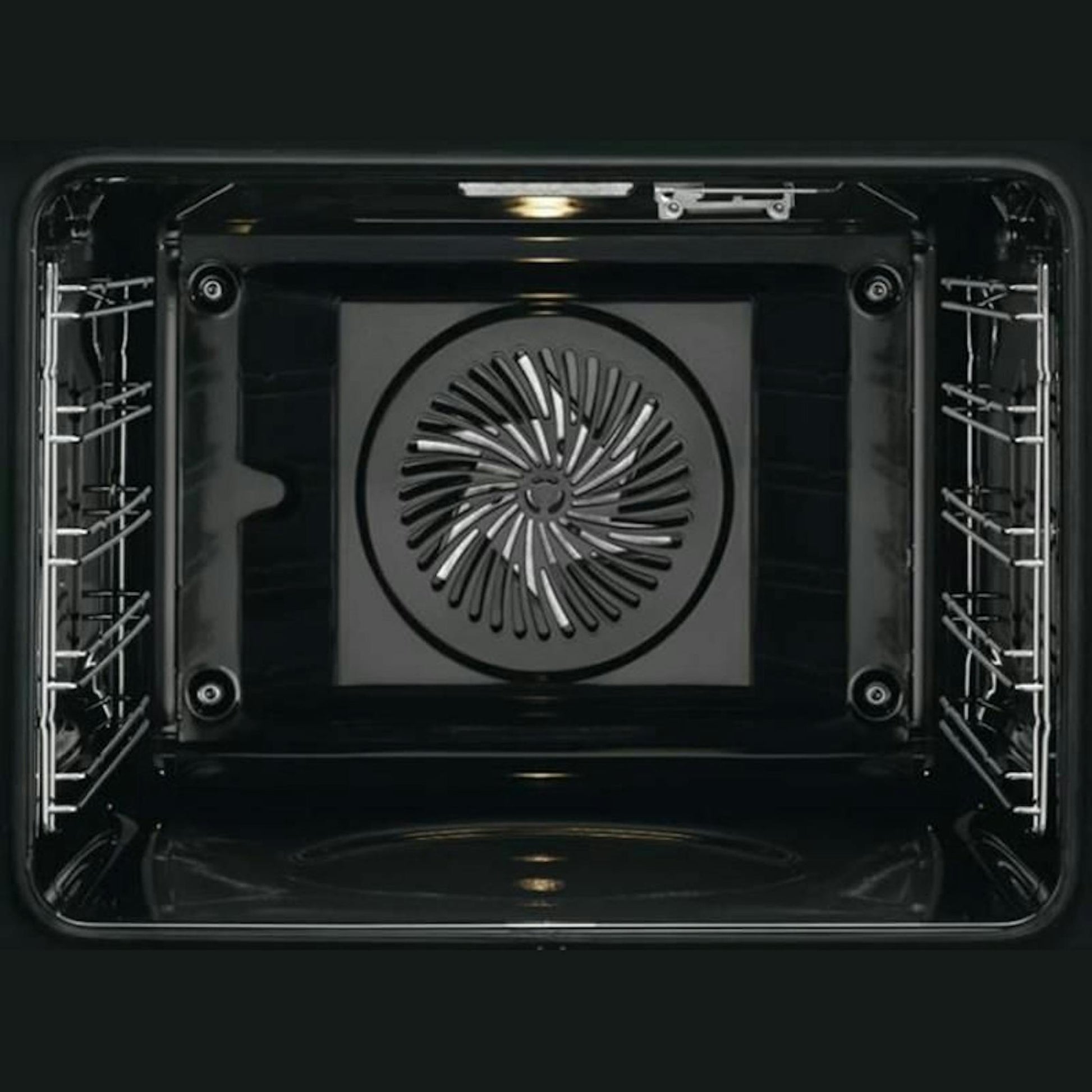 Interior del horno AEG BEK435120W con ventilador y rejillas laterales