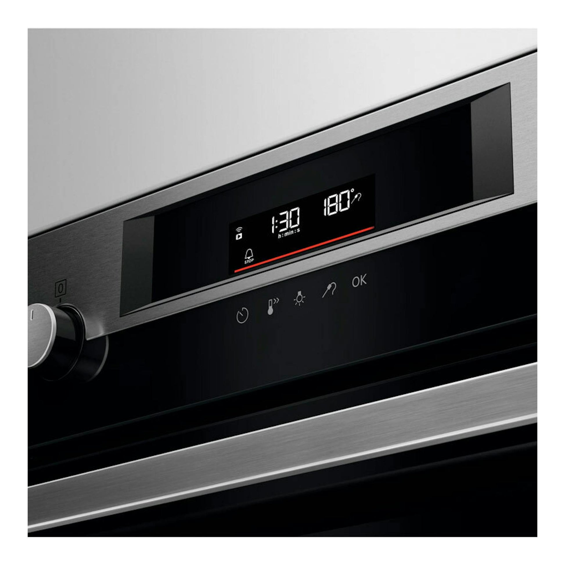 Horno AEG BSS578271M inox, primer plano del panel frontal con display digital y mando giratorio.