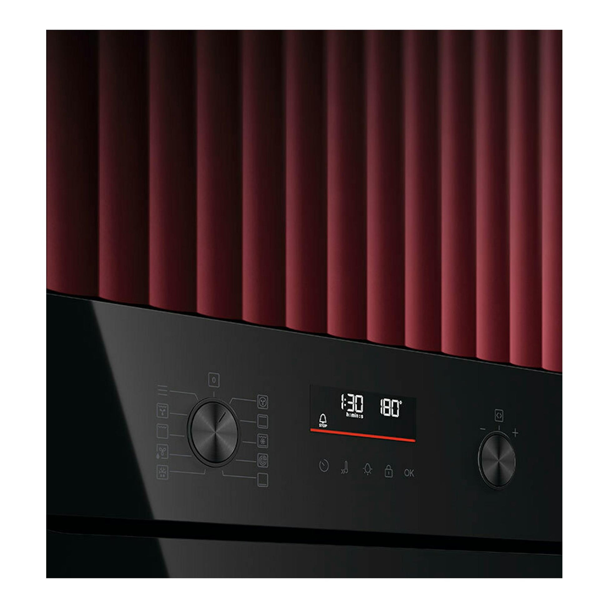 Horno AEG GU5PB41WSK de cristal negro, vista frontal parcial del panel con dos mandos y display digital.