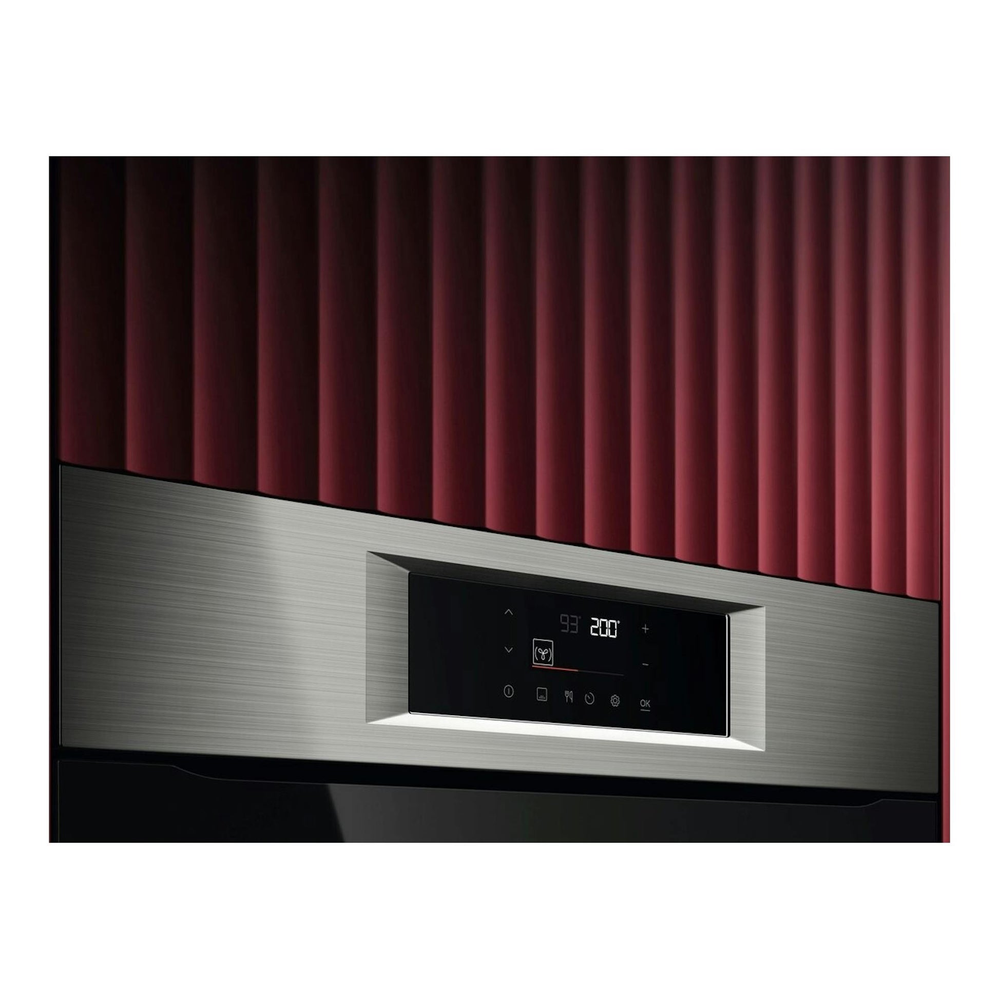 Horno AEG GU5PB43FPM en acero inoxidable, vista frontal parcial, con panel táctil negro iluminado.