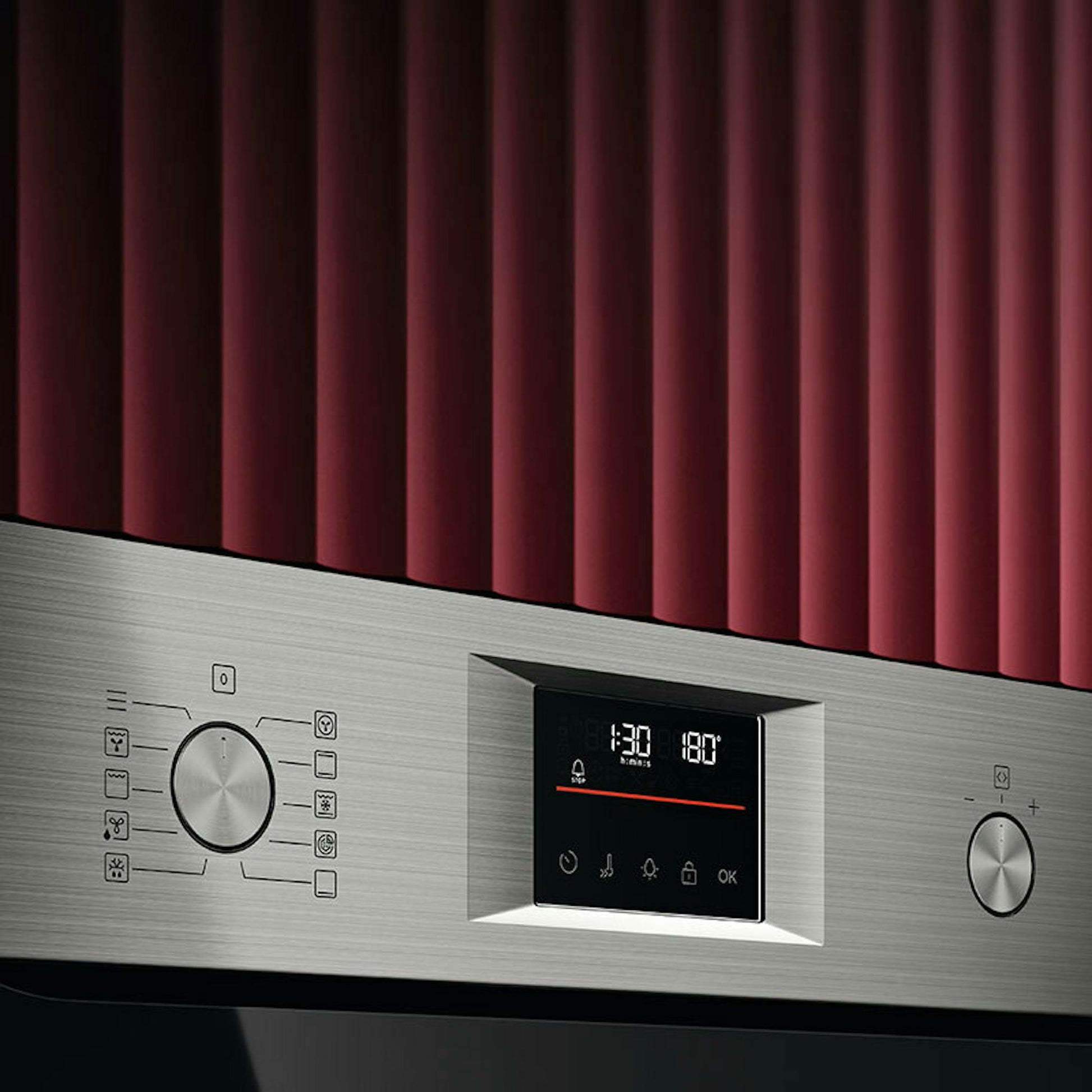 Frontal del horno AEG GU5PB43FSM Inox con panel de control y pantalla digital.