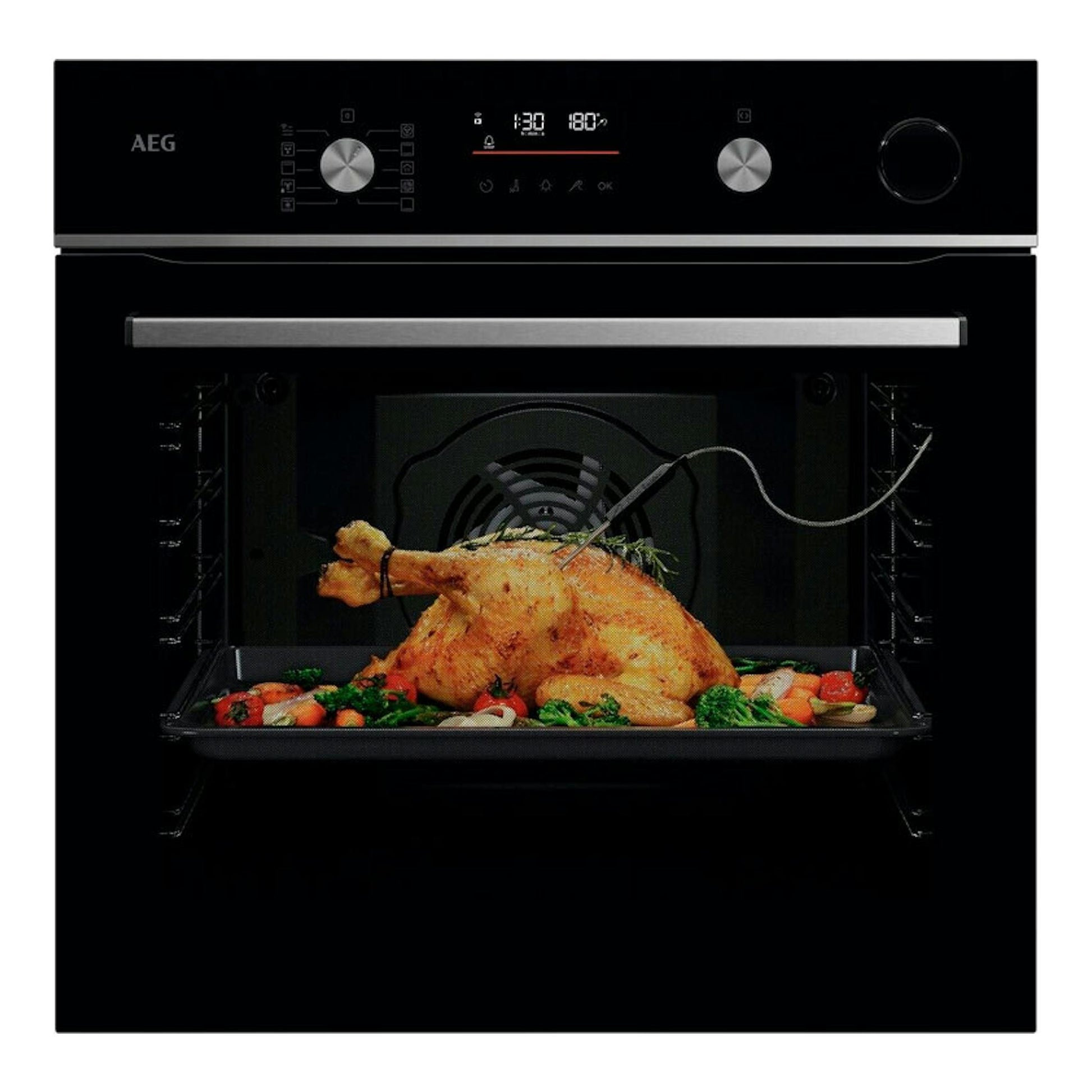 Horno AEG OR6PB51WSB de cristal negro, vista frontal, con panel digital y bandeja con pollo asado.
