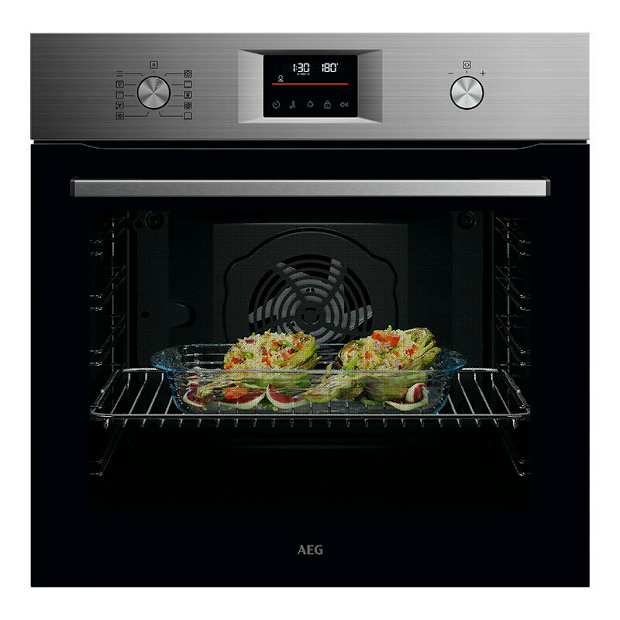 Horno AEG OU5PB40SM inox con puerta abierta y bandeja de comida en el interior