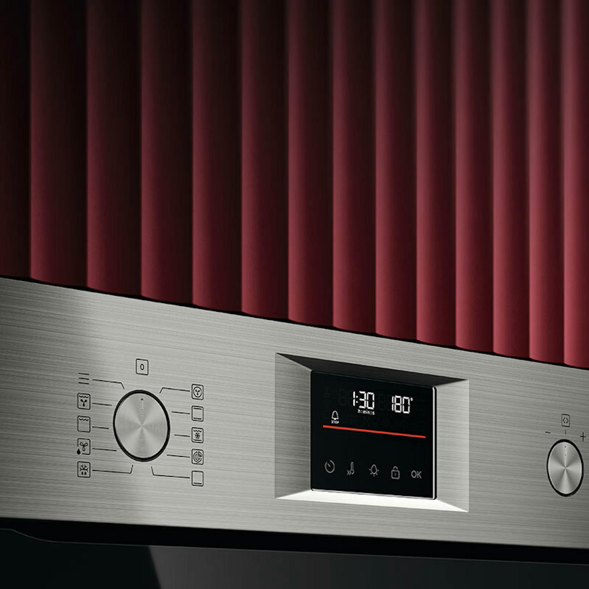Horno AEG OU5PB40SM inox con panel de control y pantalla digital
