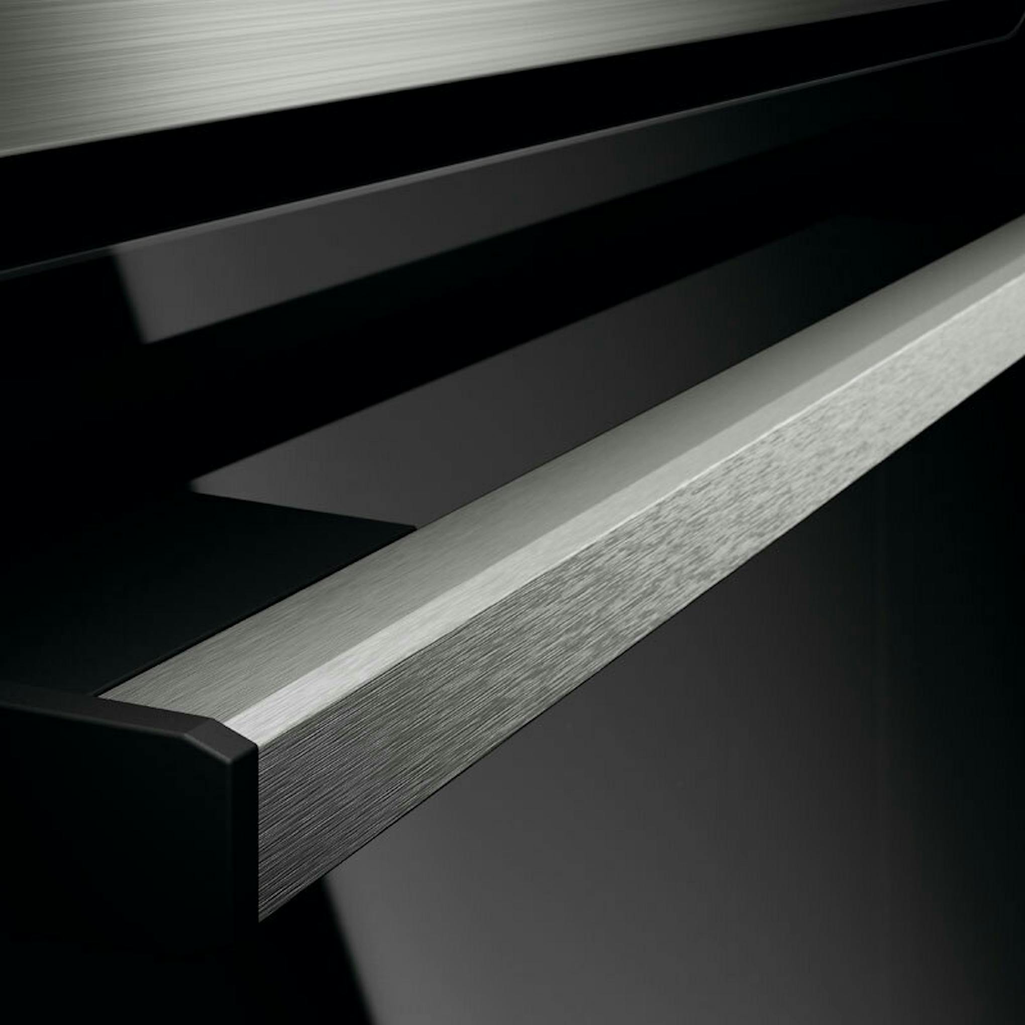 Detalle del tirador del horno AEG OU5PB40SM Inox