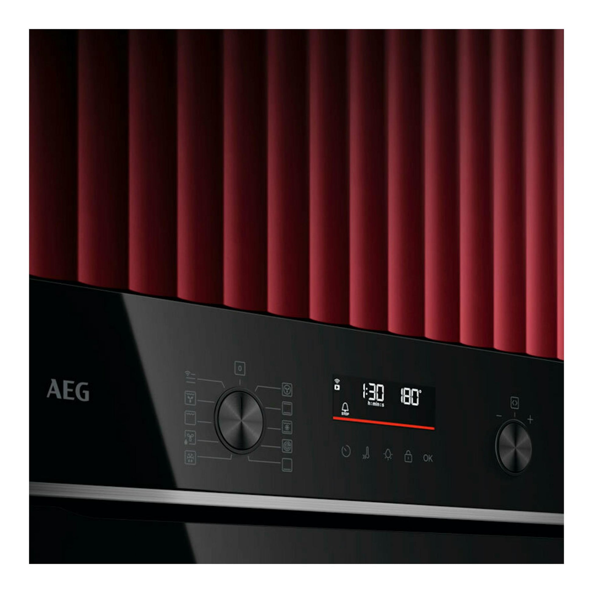 AEG OU5PB41WSB, horno de cristal negro en vista frontal, con panel digital y dos mandos.