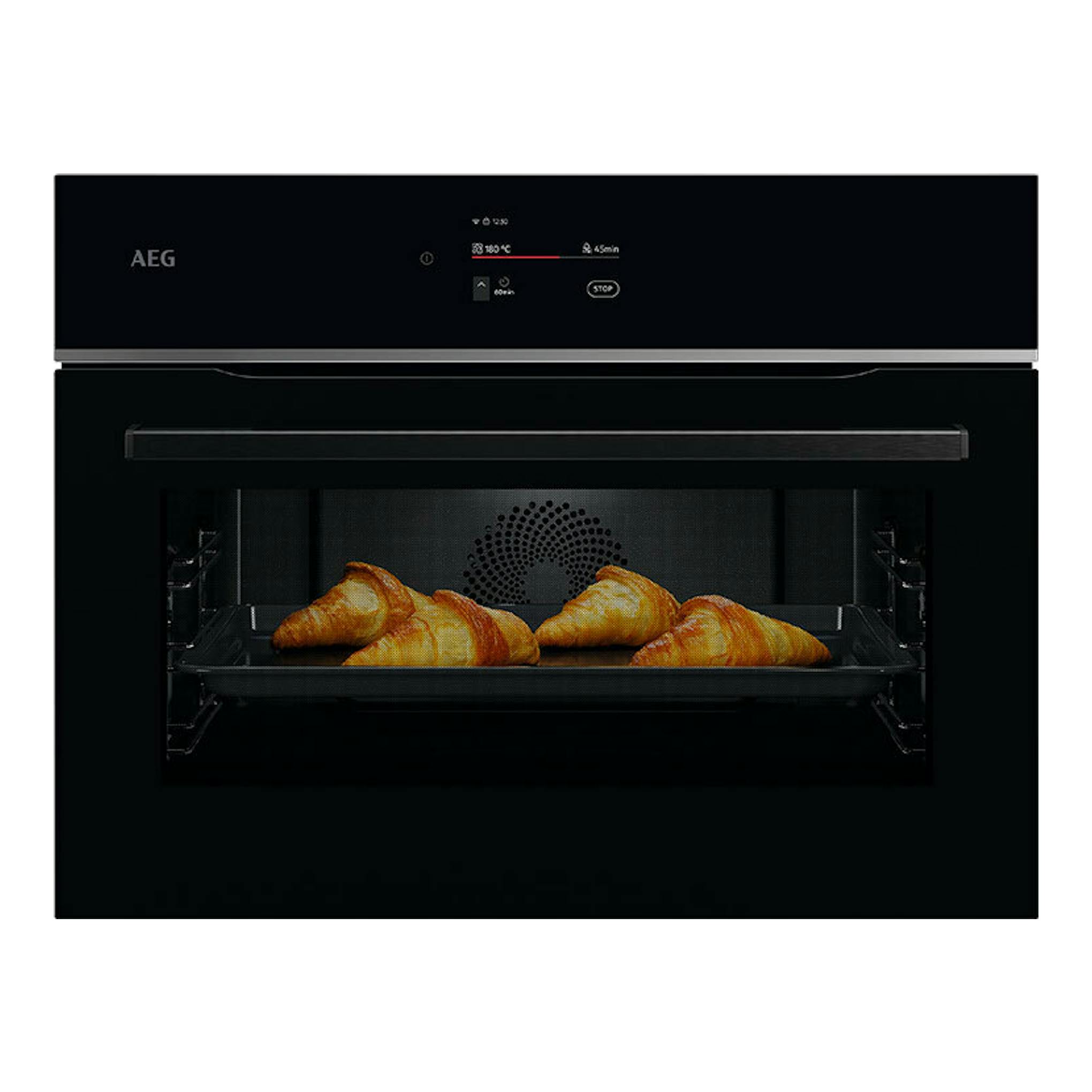 Horno AEG TA7PK721B de cristal negro, vista frontal, con bandeja y croissants en el interior.