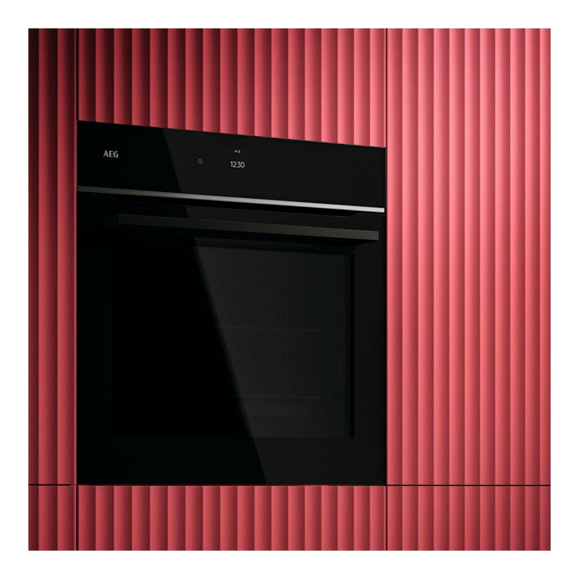 Horno AEG TE8PB731AB de cristal negro, vista frontal empotrada con display digital.