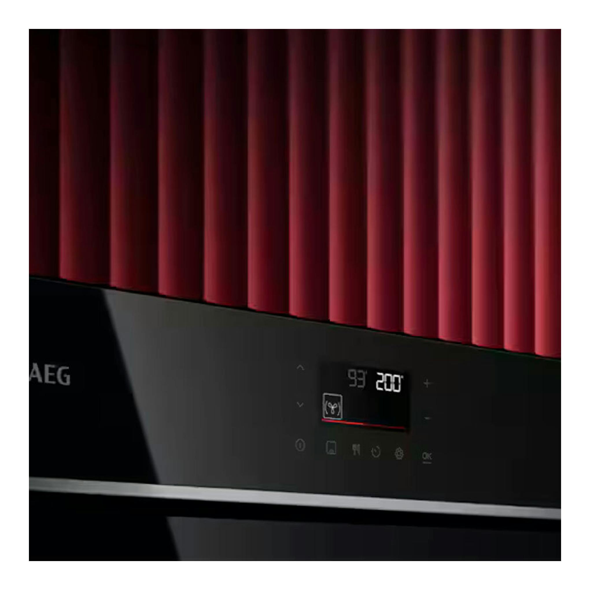 Horno AEG TU5PB41ZPB negro, vista frontal parcial del panel táctil con display digital a 200°.