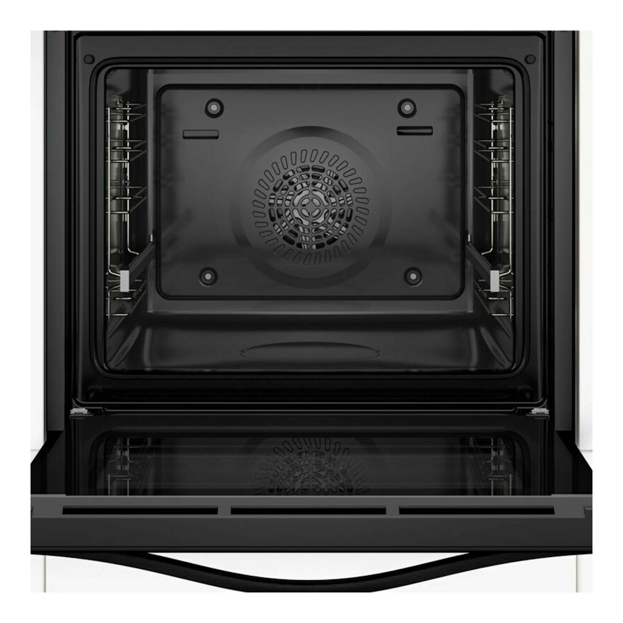 Horno Balay 3HA4031X3 Inox, vista frontal con la puerta abierta e interior negro con ventilador.
