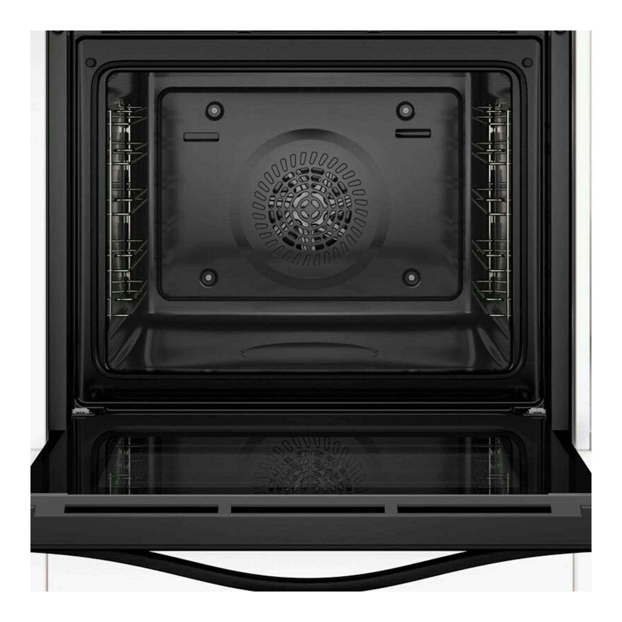Horno Balay 3HB4000X3 inox, vista frontal del interior negro con puerta abatible abierta y ventilador trasero.