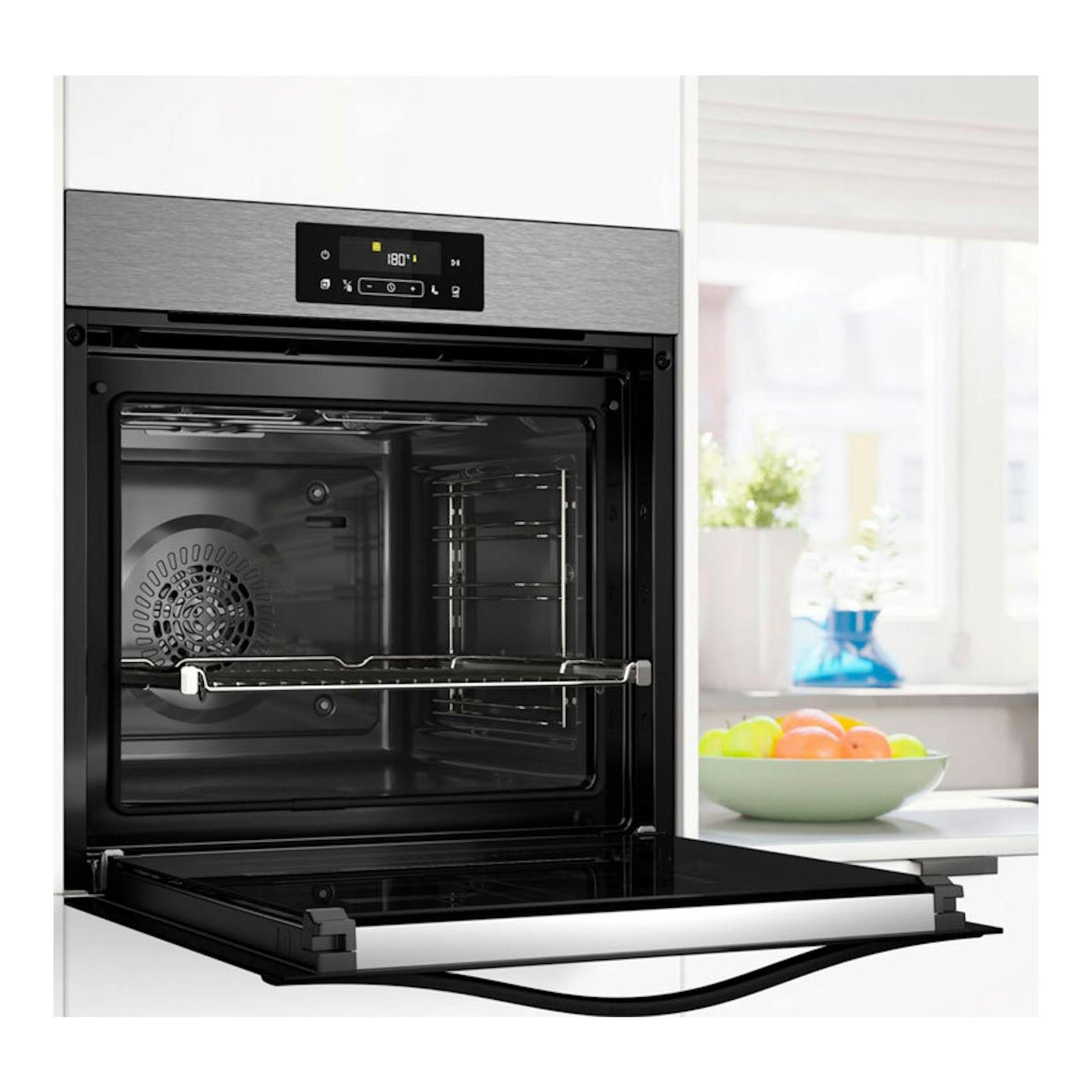 Horno Balay 3HD4821X3 inox, vista frontal con la puerta abatida y panel digital iluminado.