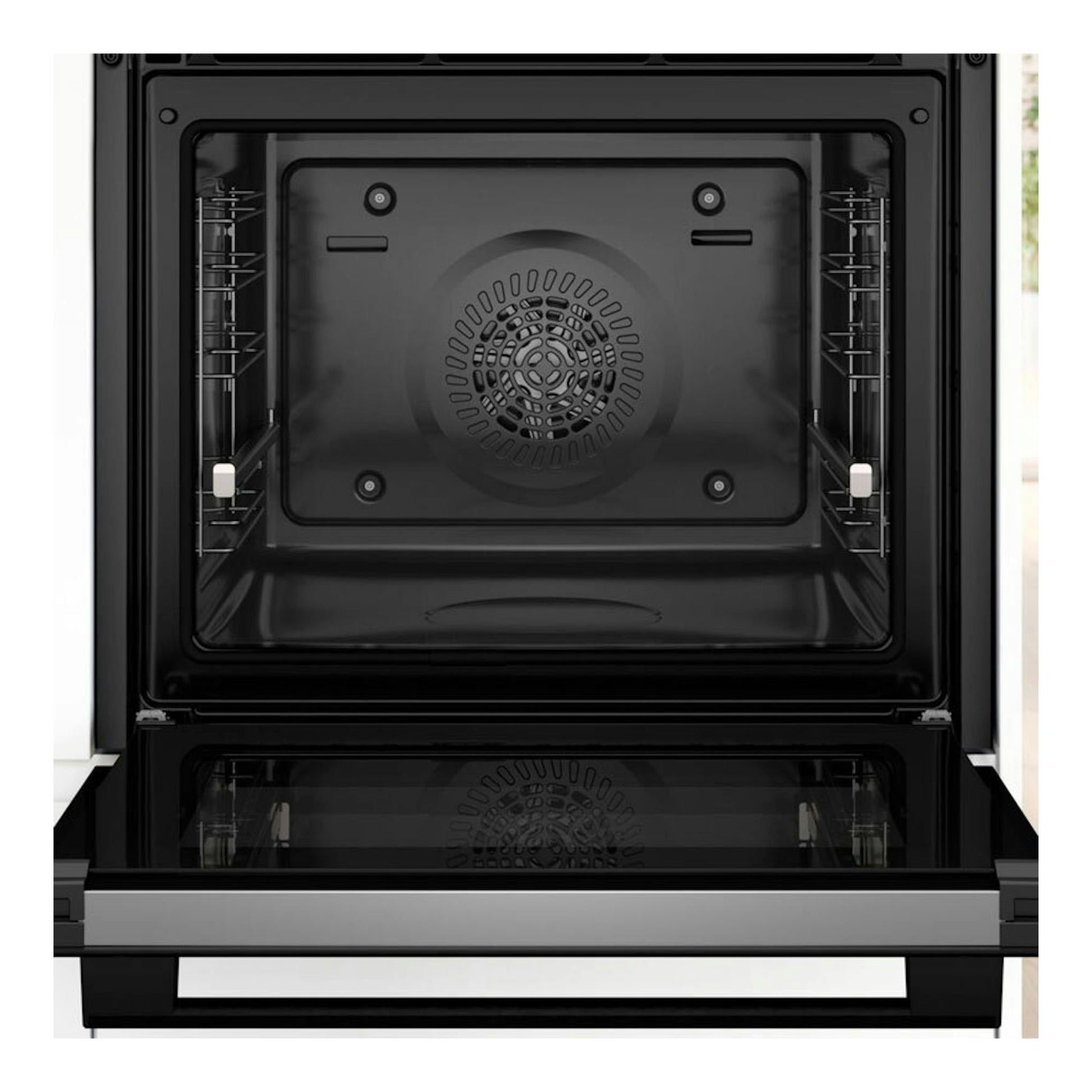 Horno Bosch HBA572EB3 negro, vista frontal del interior con ventilador y guías laterales.