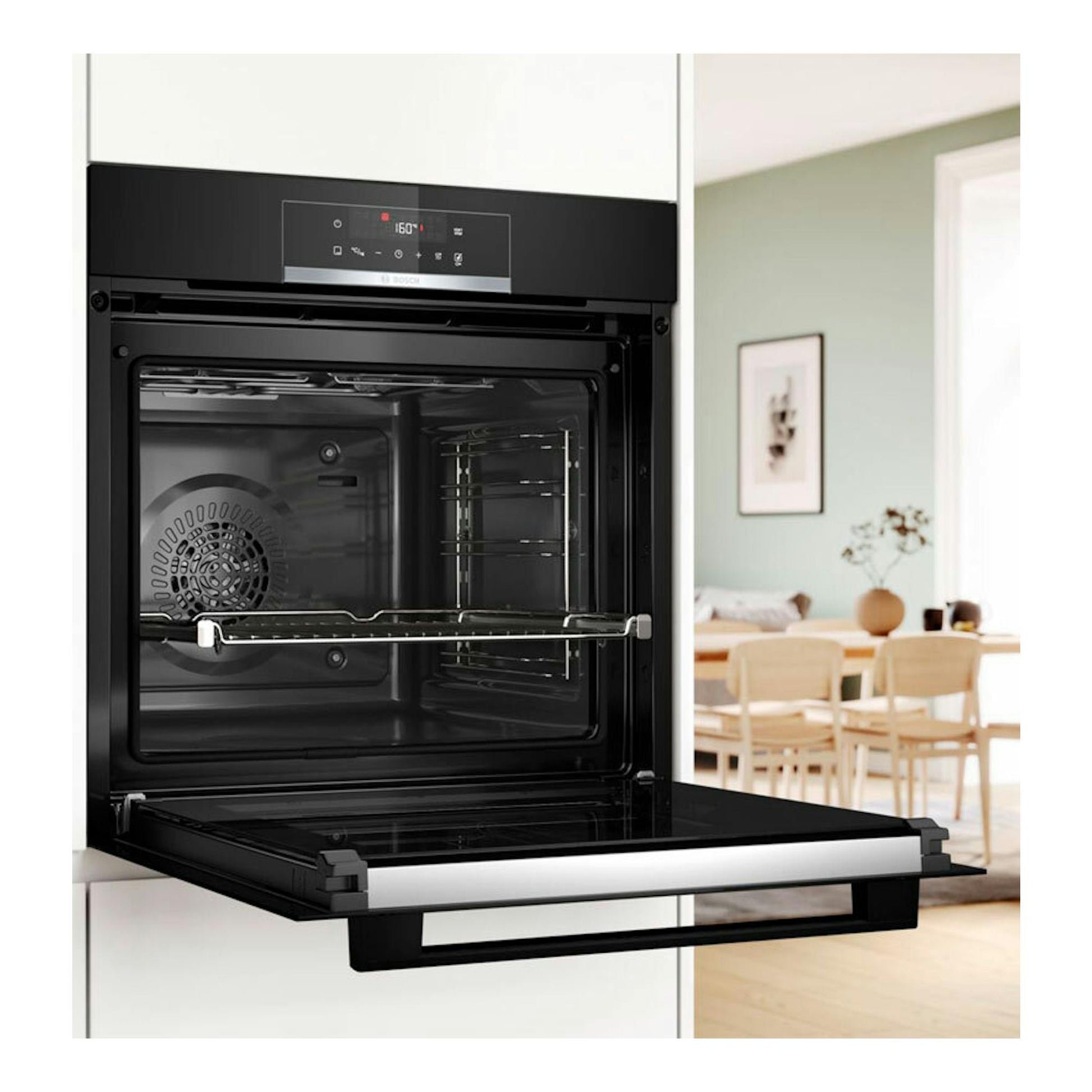 Horno Bosch HBA572EB3 negro, empotrado, con la puerta abatible abierta y el interior visible.