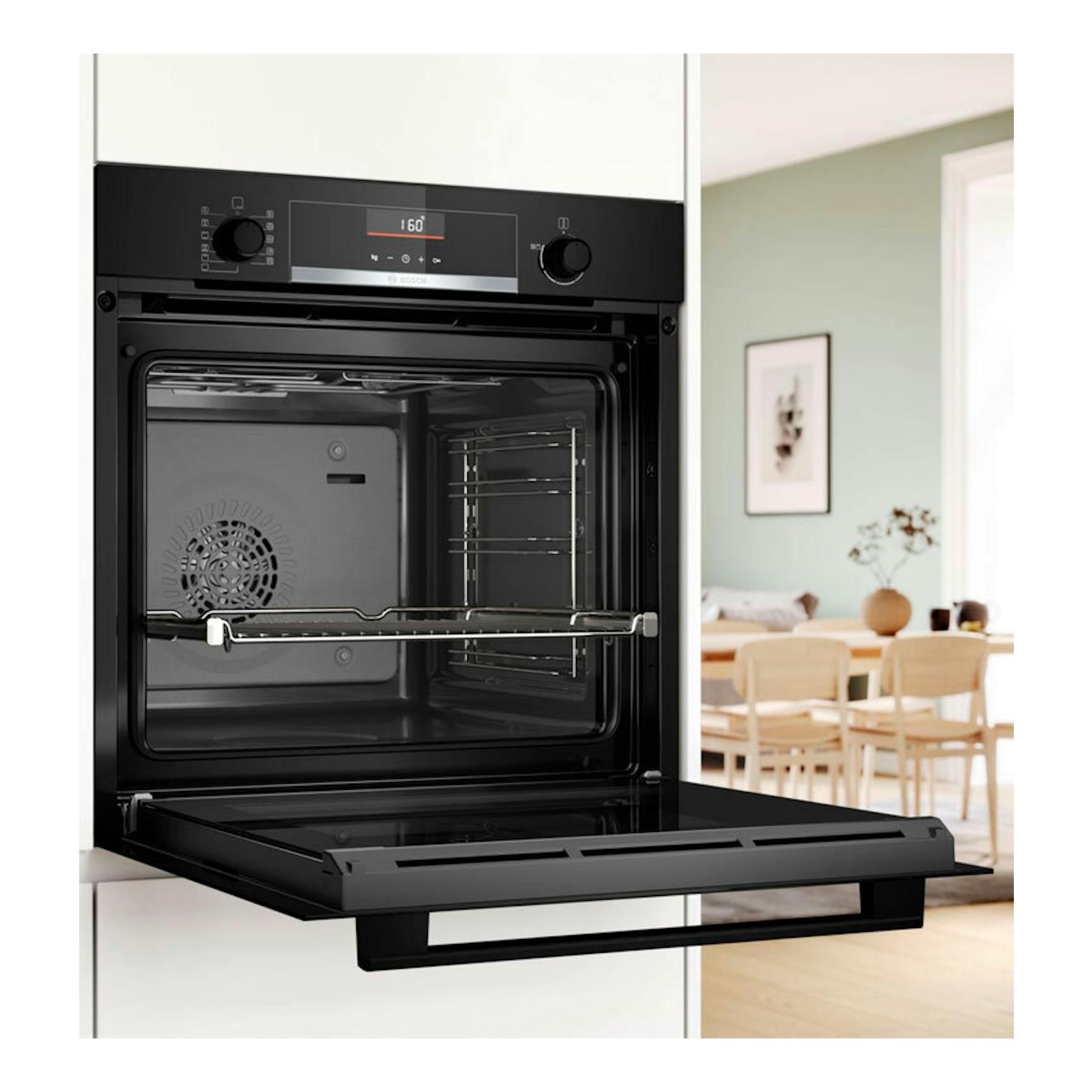 Horno Bosch HBG536EB4 negro, vista frontal, con la puerta abatible abierta y panel de control superior.