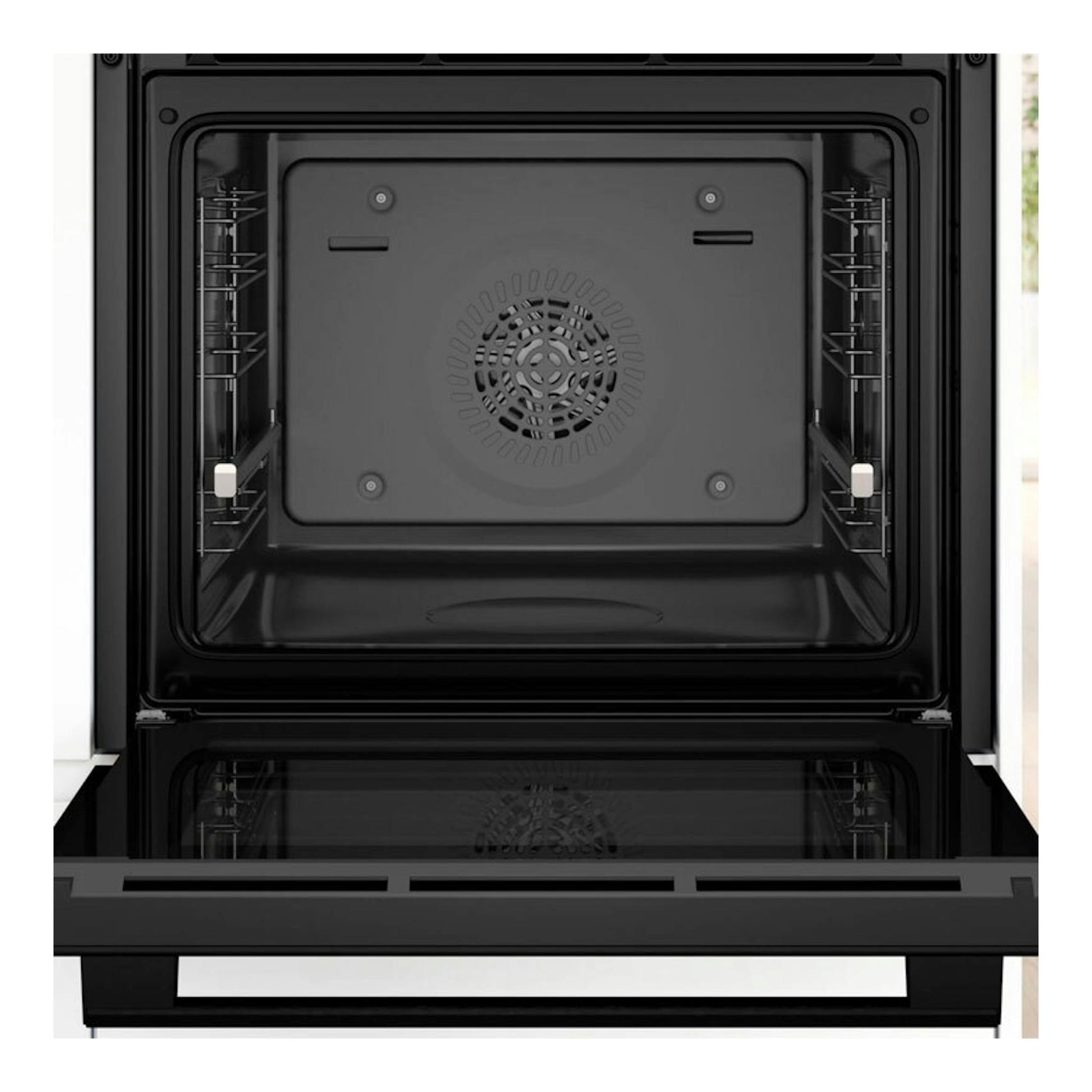 Horno Bosch HBG536EB4 negro, vista frontal con la puerta abierta y el interior del horno visible.