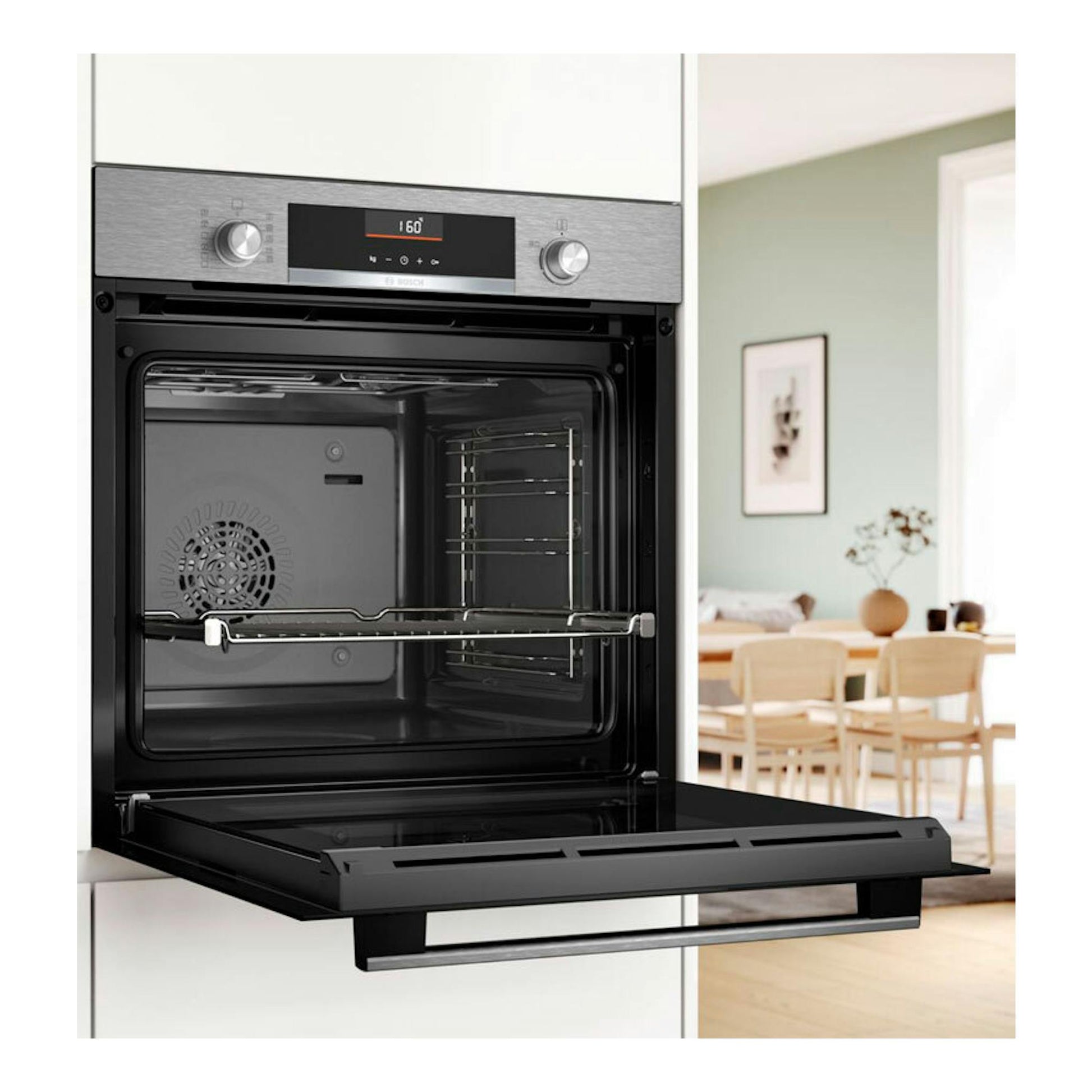 Horno empotrable Bosch HBG536ES4 inox, vista frontal con puerta abierta e interior negro.
