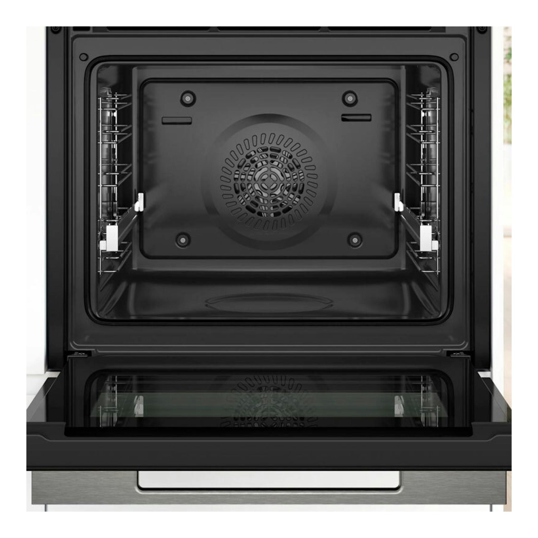 Horno Bosch HBG724AB1 negro, vista frontal del interior con ventilador y guías laterales.