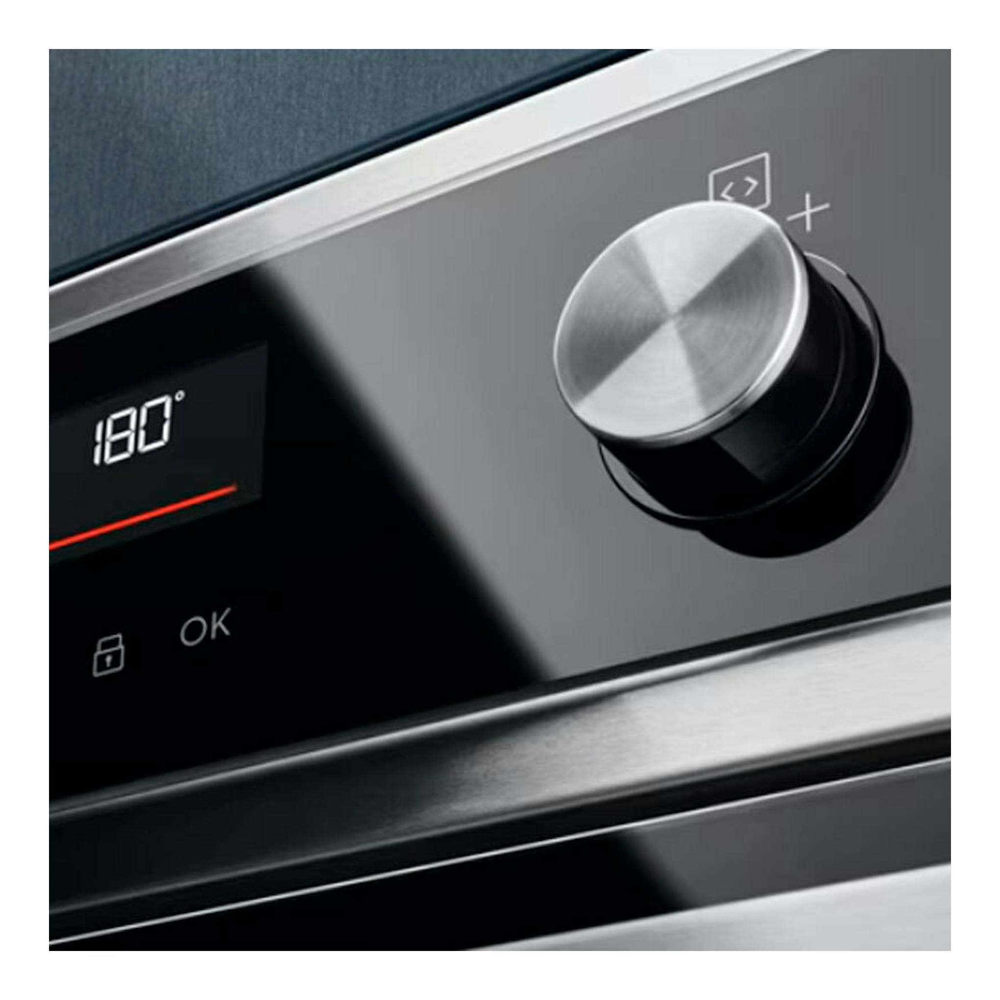 Horno Electrolux EOF6P46VX0 de acero inoxidable, primer plano del panel negro con mando y display a 180°.