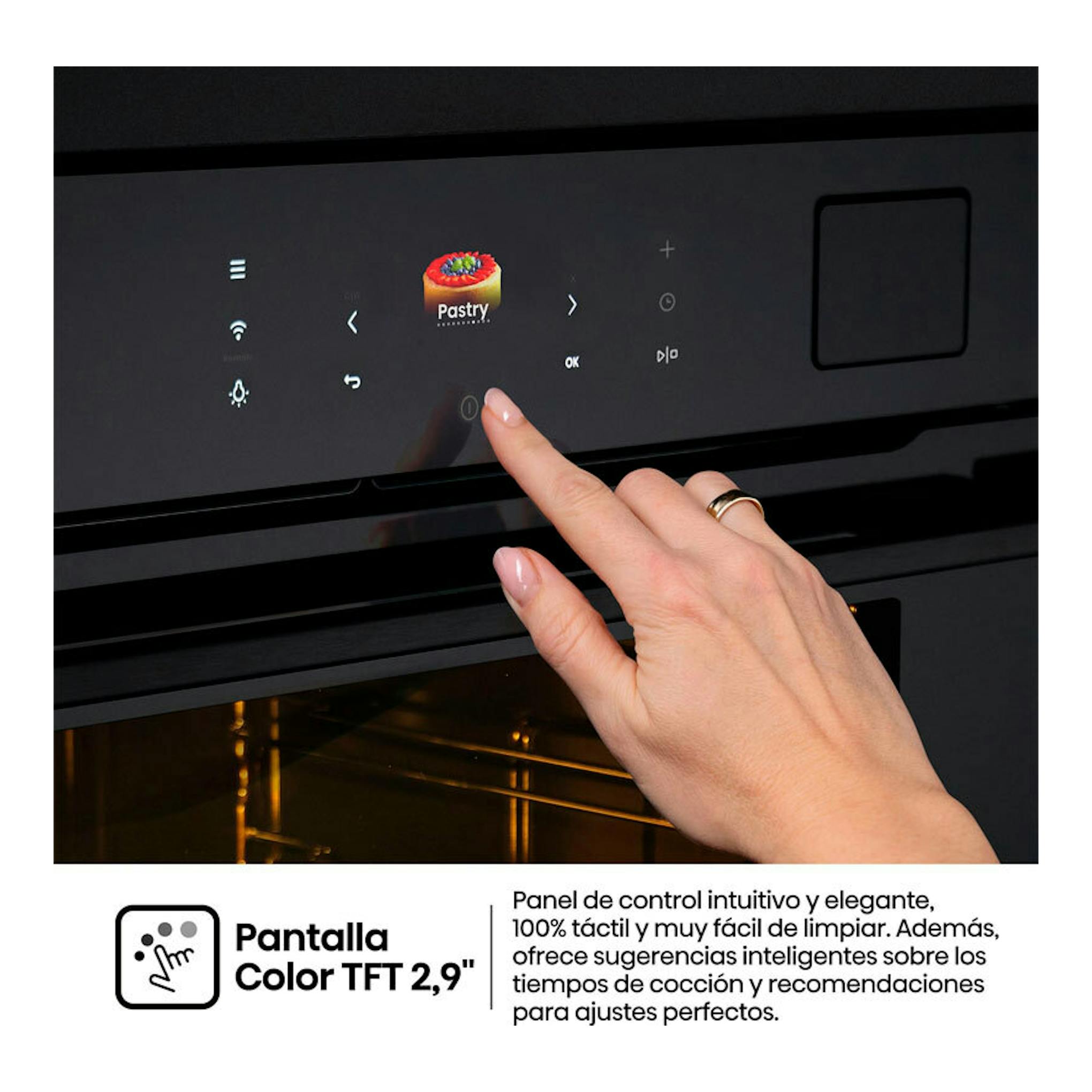 Horno Hisense BAS614P8B negro, vista frontal del panel táctil con una mano tocando la pantalla.